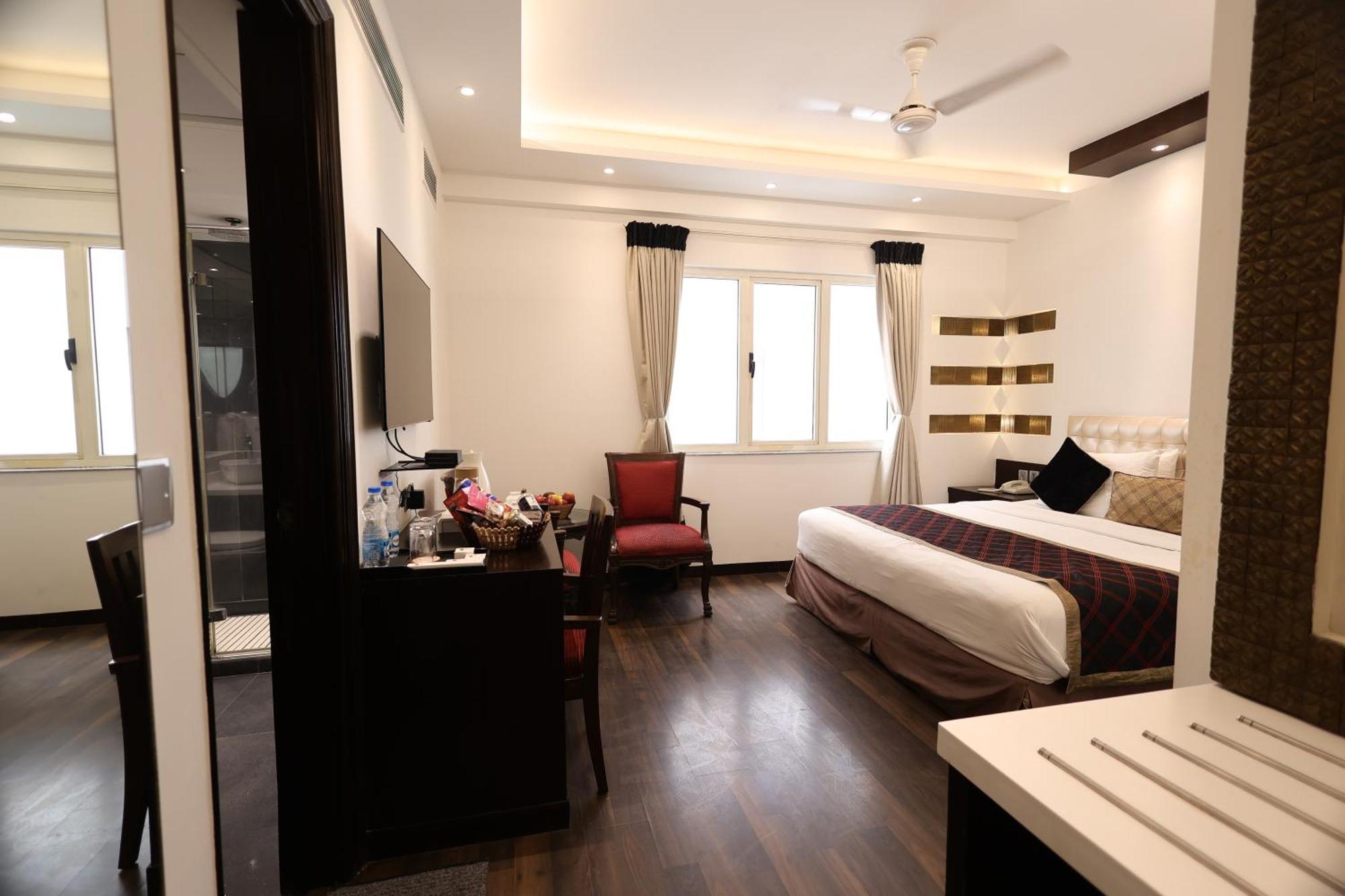 Grand Godwin - Complimentary Airport Pickup -near Ndls Railway Stn Hotel 4*