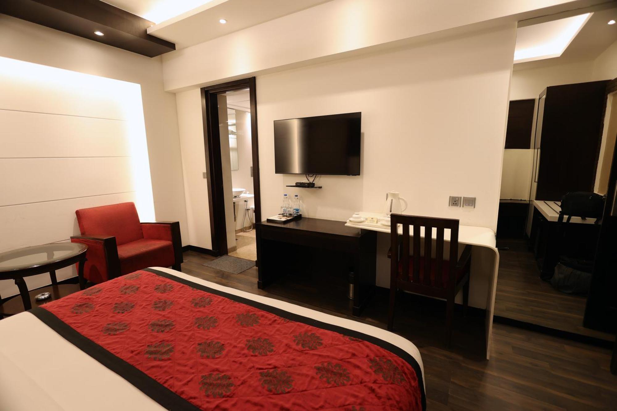 Grand Godwin - Complimentary Airport Pickup -near Ndls Railway Stn Hotel