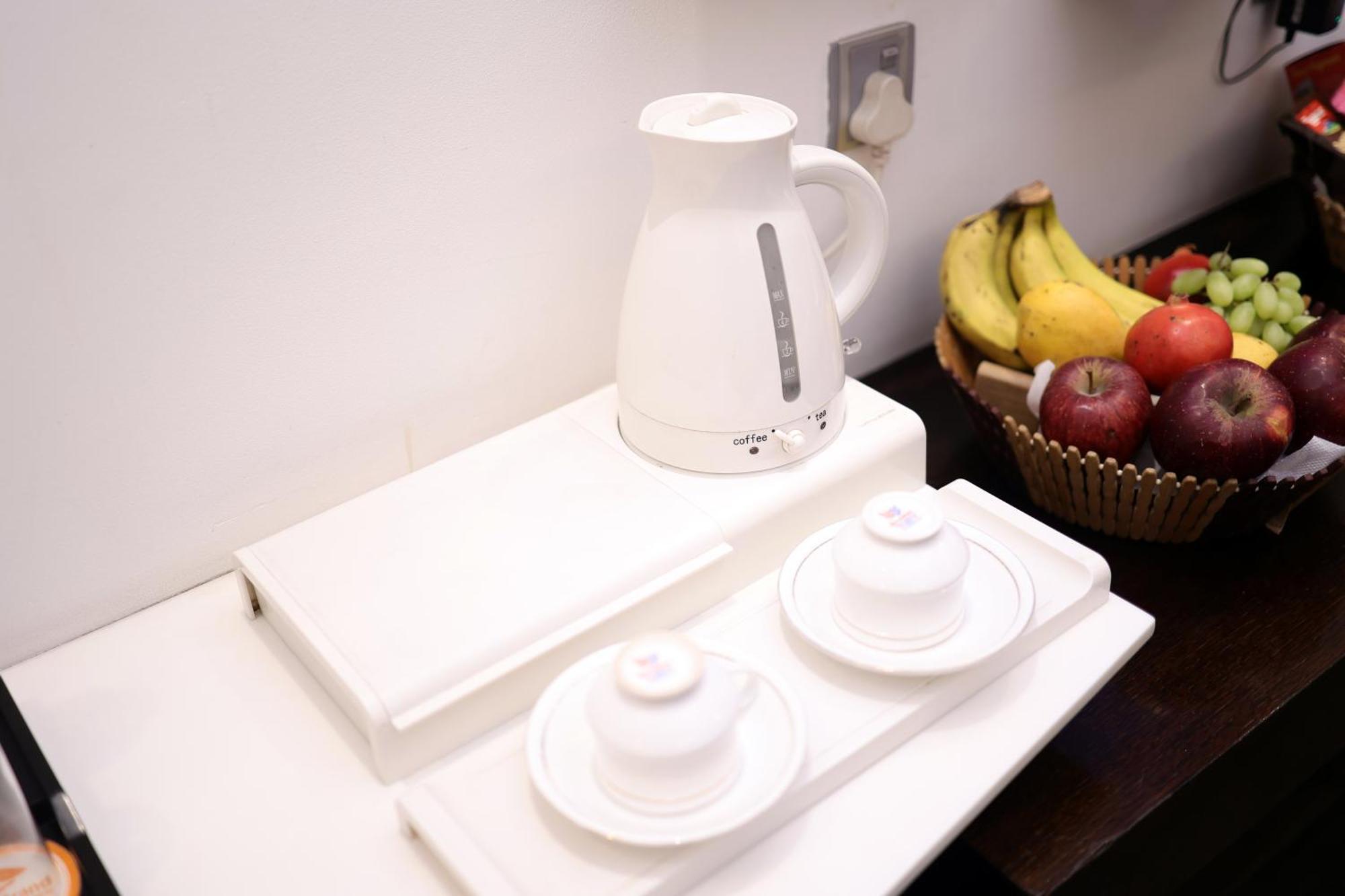 Hotel Grand Godwin - Complimentary Airport Pickup -near Ndls Railway Stn 4*