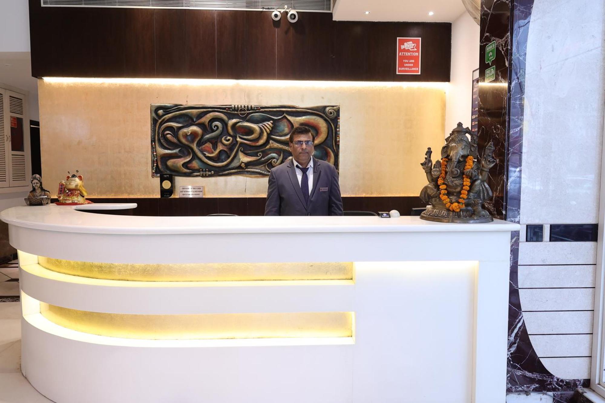 Grand Godwin - Complimentary Airport Pickup -near Ndls Railway Stn Nova Deli