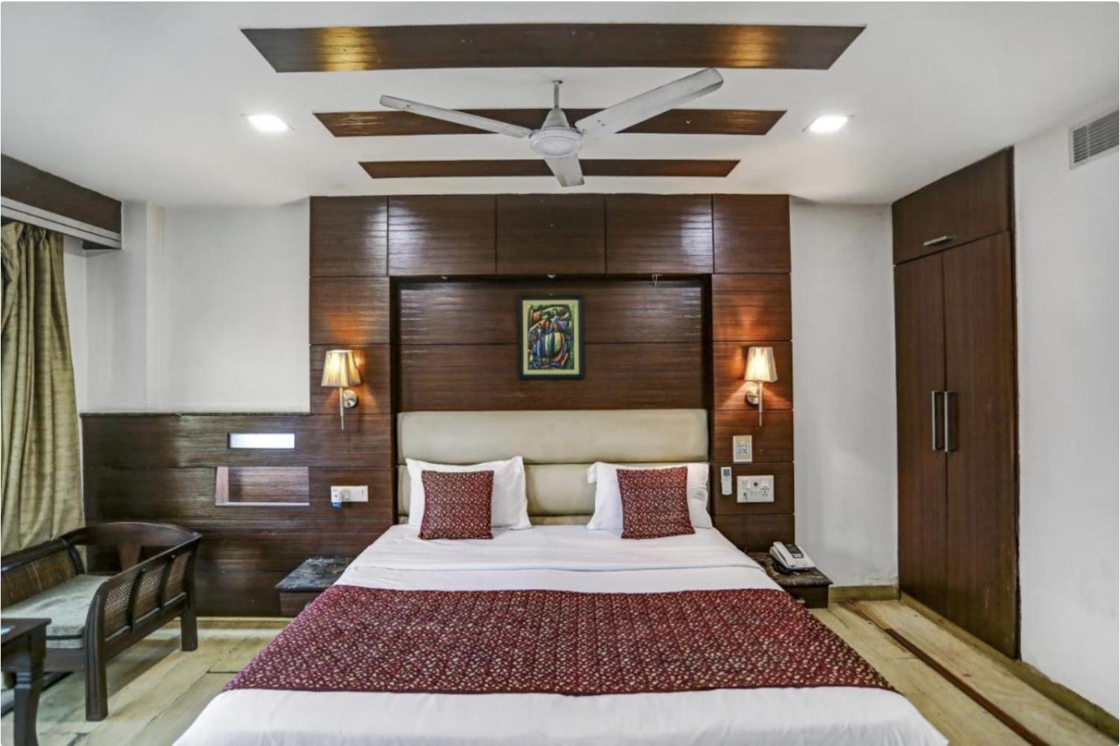 Hotel Fabstays - South Delhi