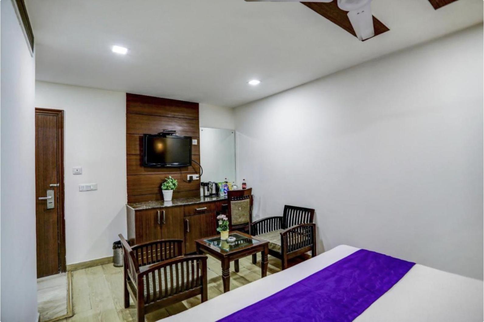 Hotel Fabstays - South Delhi New Delhi