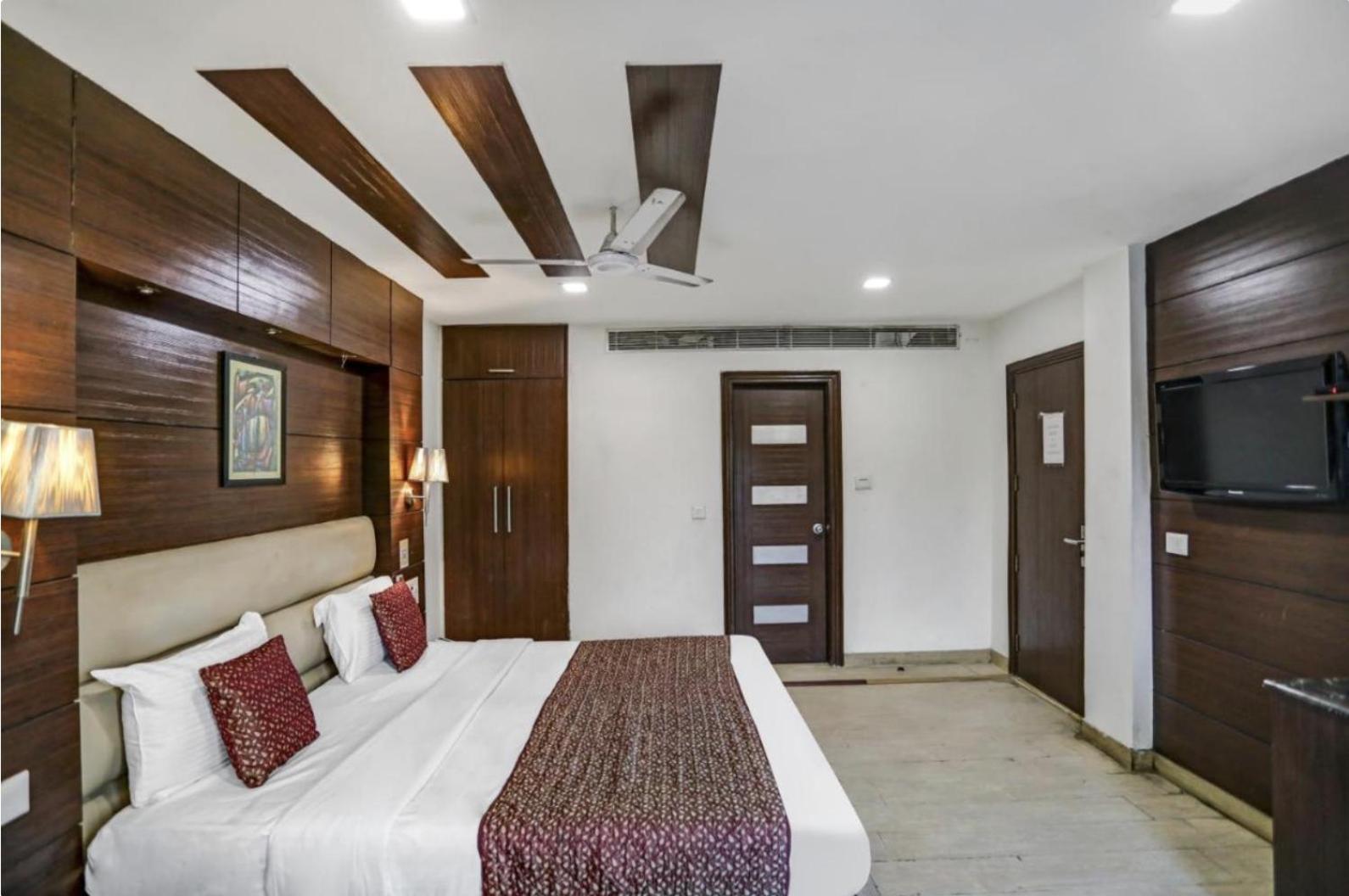 Hotel Fabstays - South Delhi Hotel