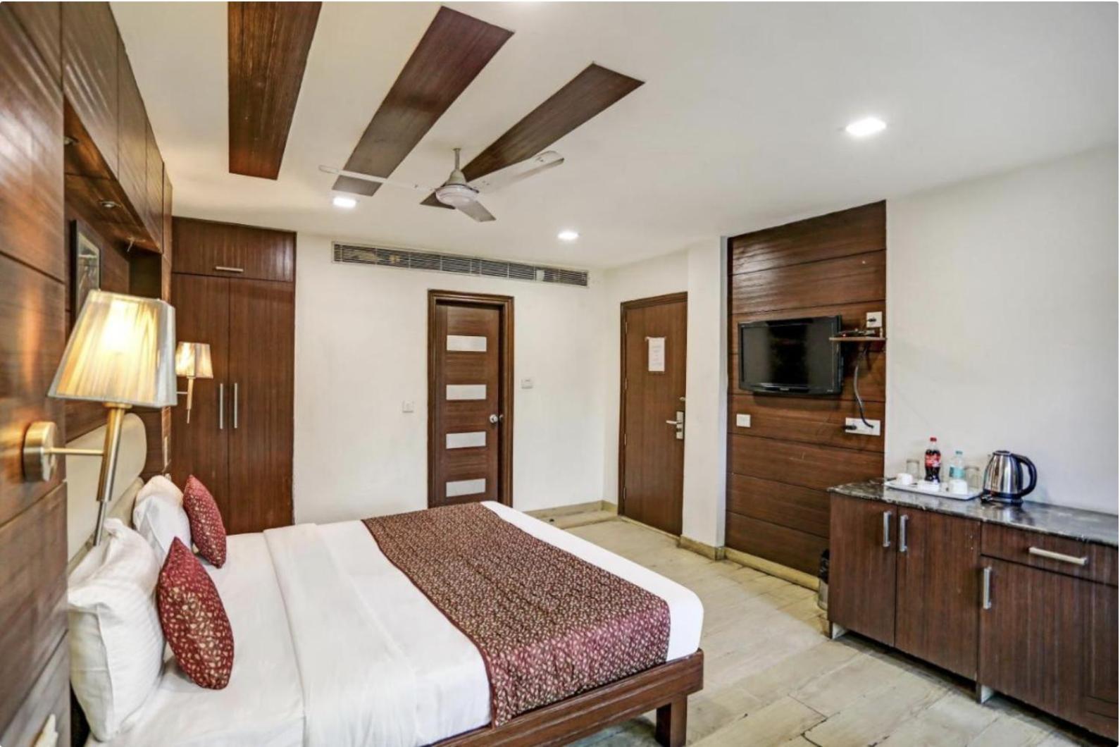 Hotel Fabstays - South Delhi Hotel New Delhi