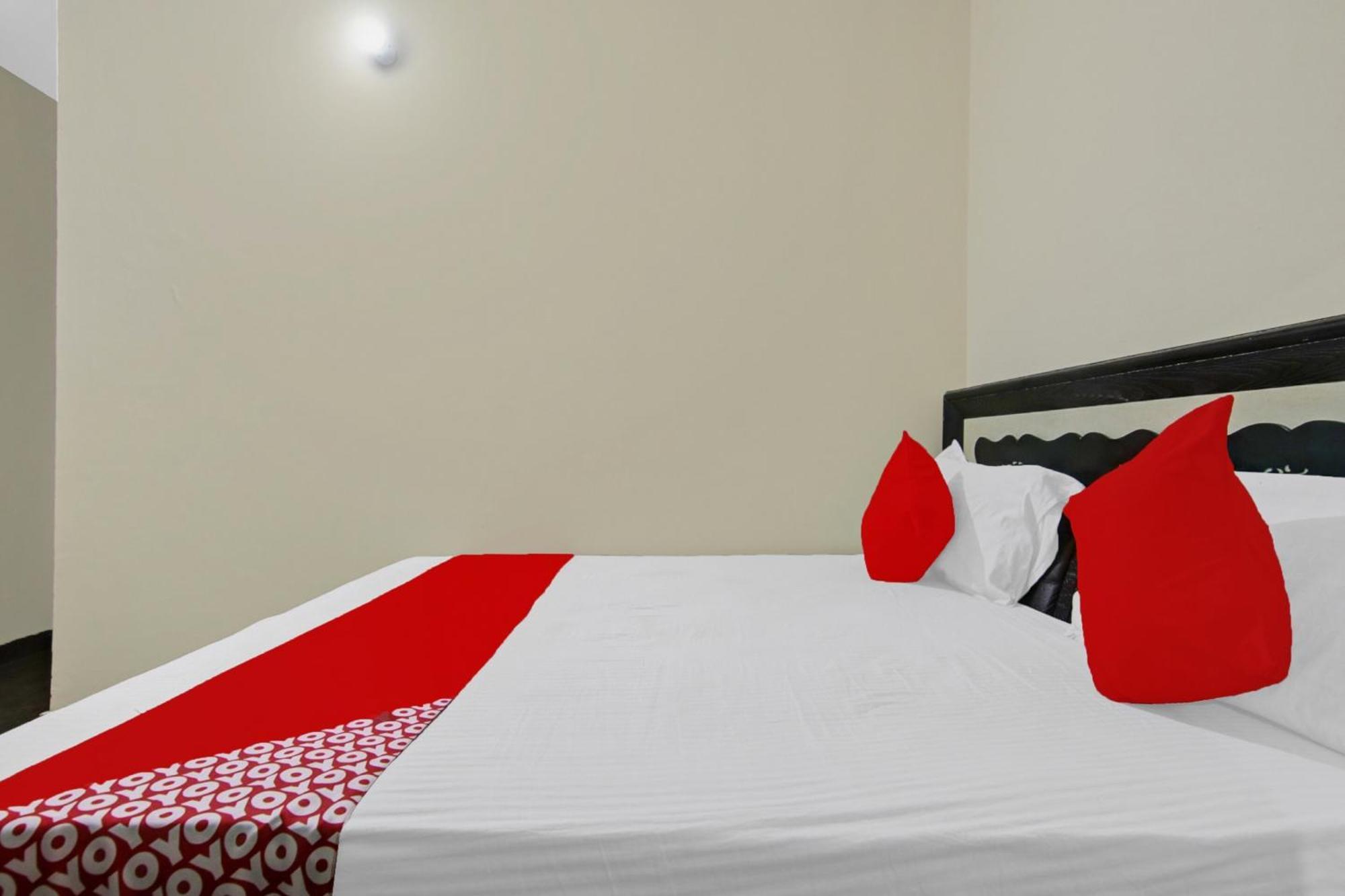 Oyo Flagship A K Galaxy Room's Hotel