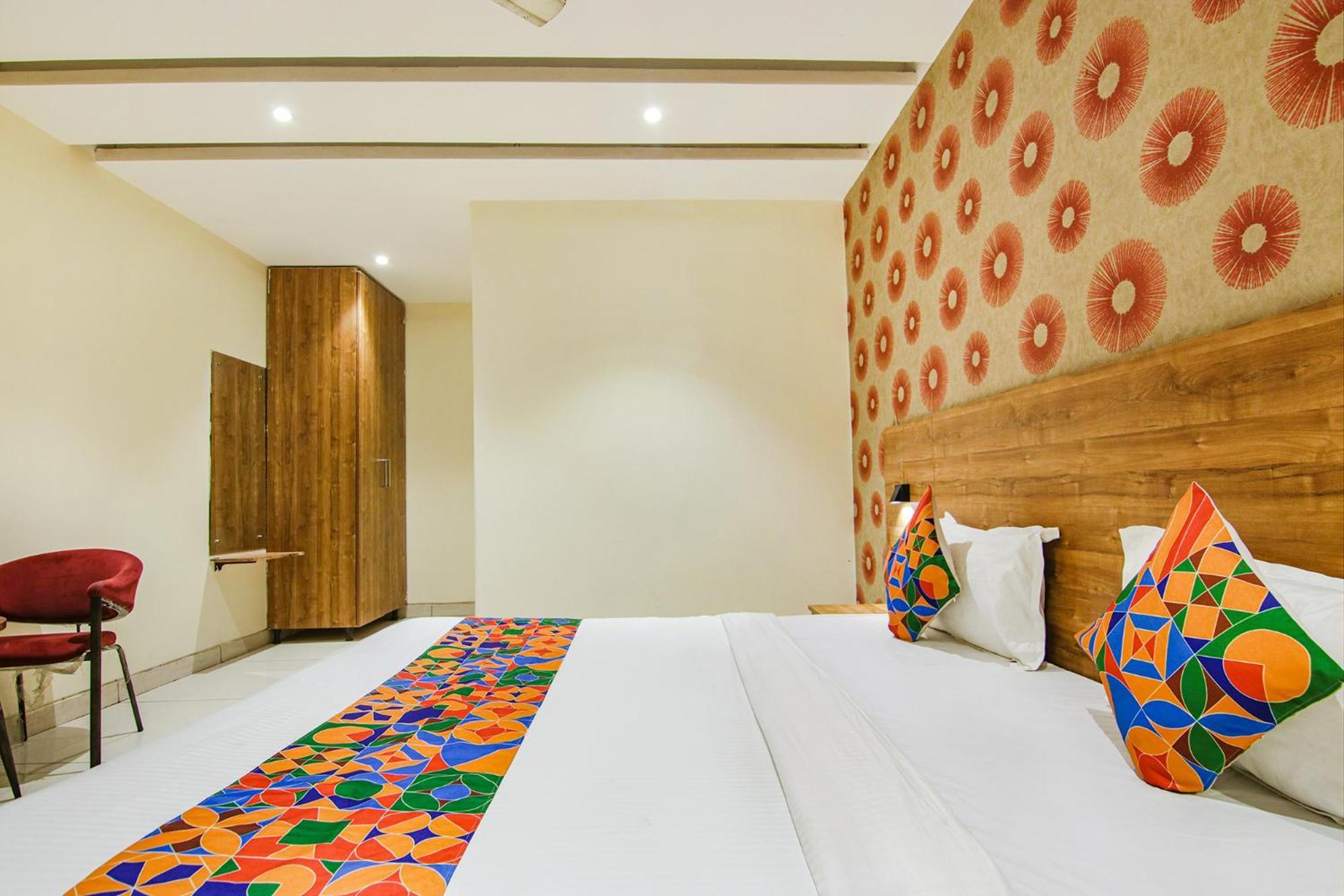 Hotel Fabhotel Golden Glory 3*
