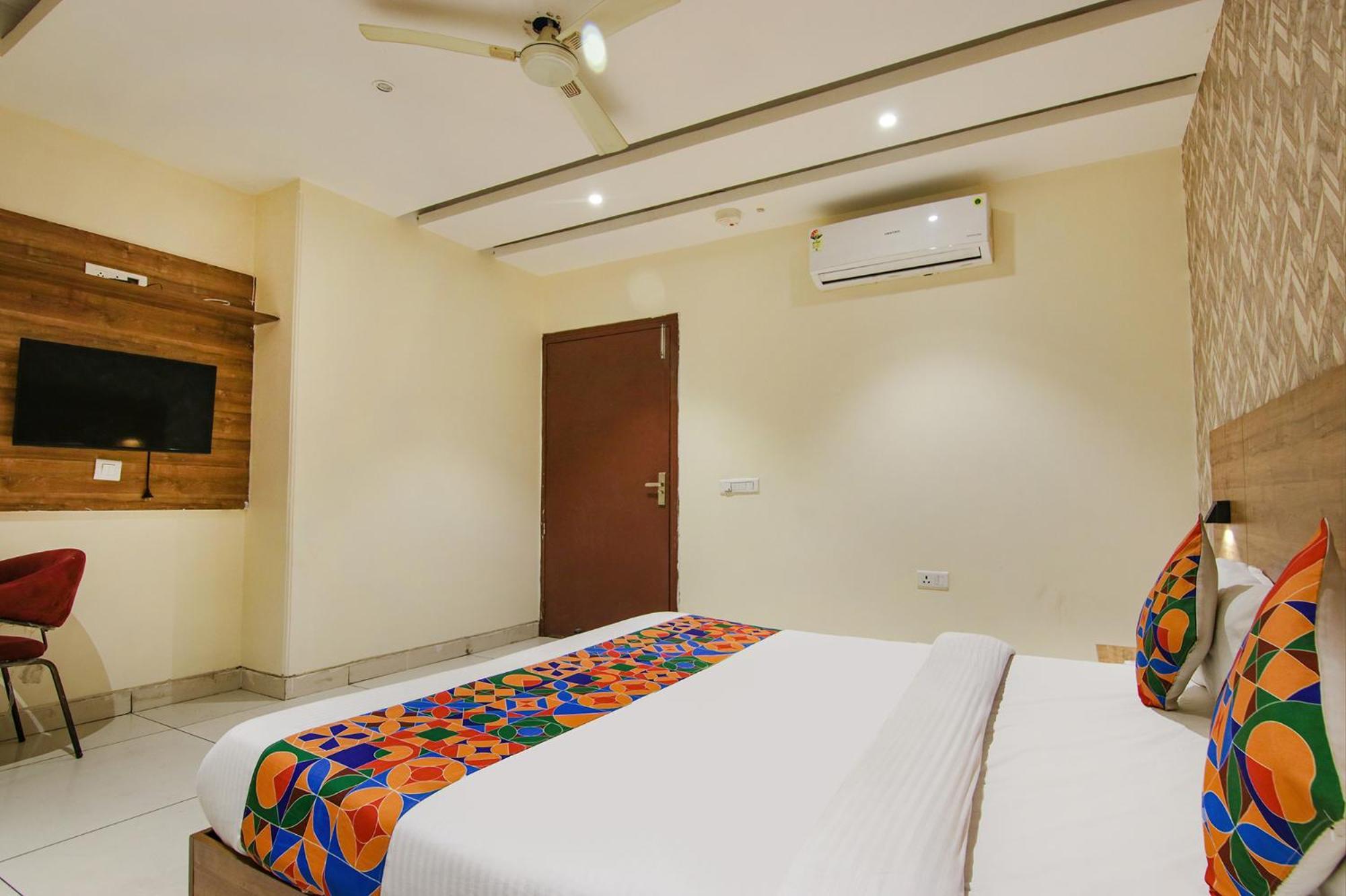 Hotel Fabhotel Golden Glory New Delhi