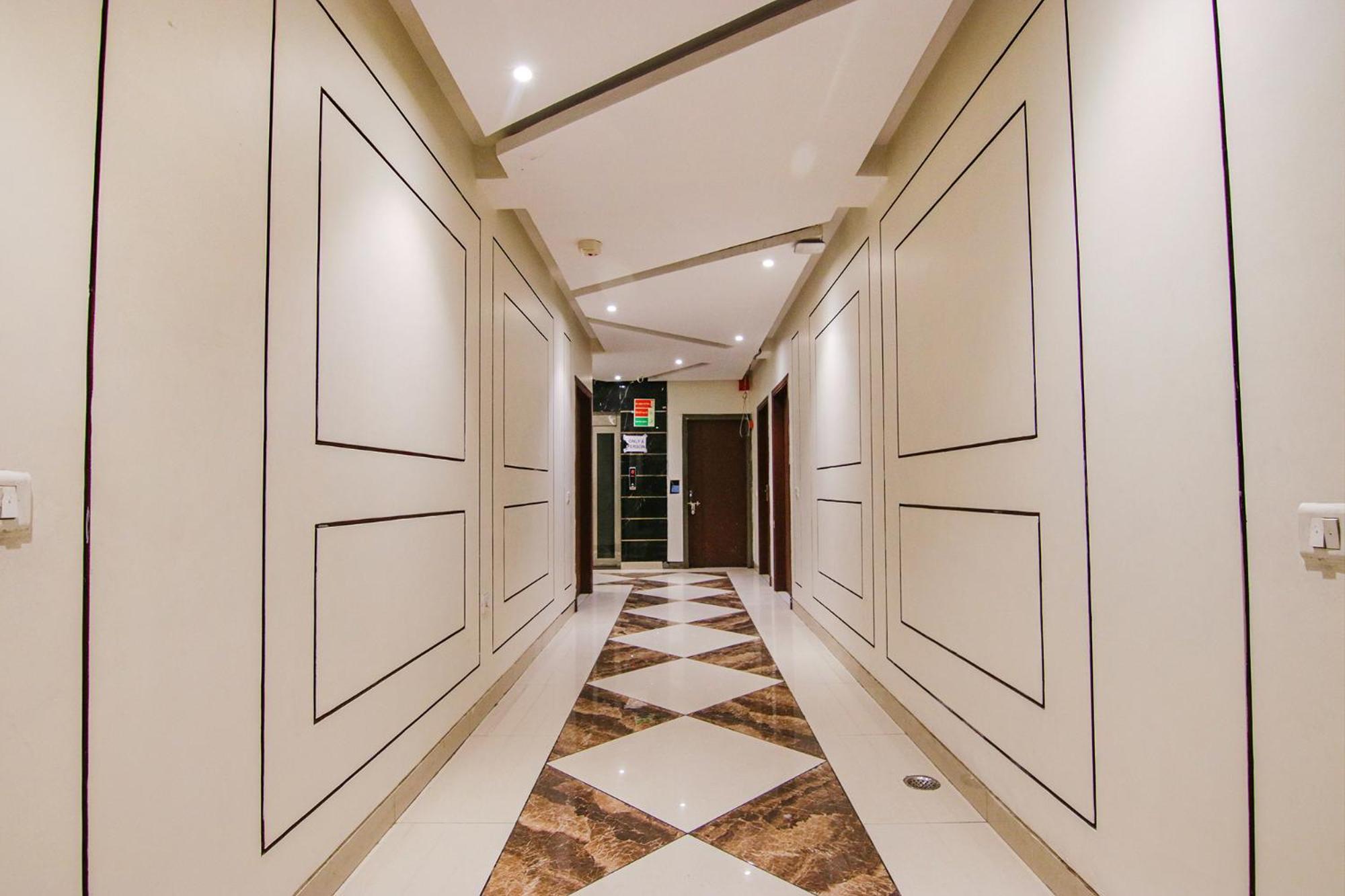 Fabhotel Golden Glory 3* New Delhi