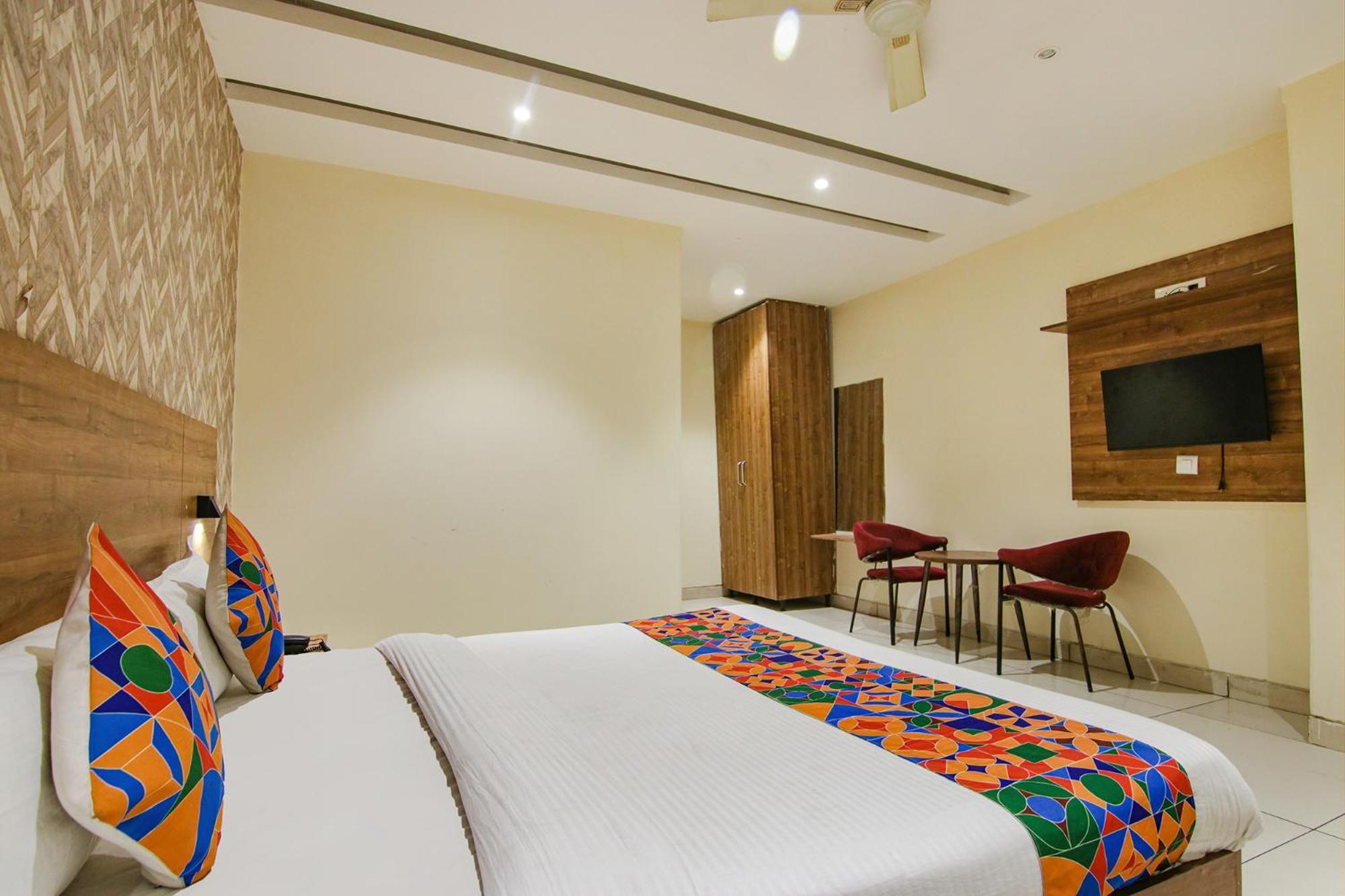 Hotel Fabhotel Golden Glory New Delhi