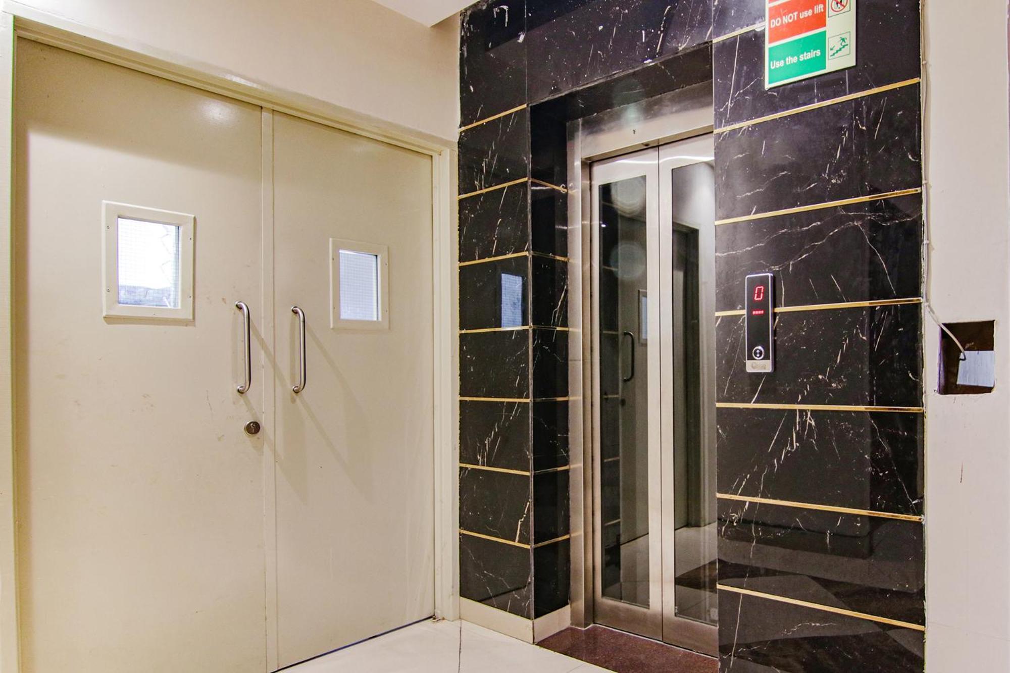 Fabhotel Golden Glory 3*