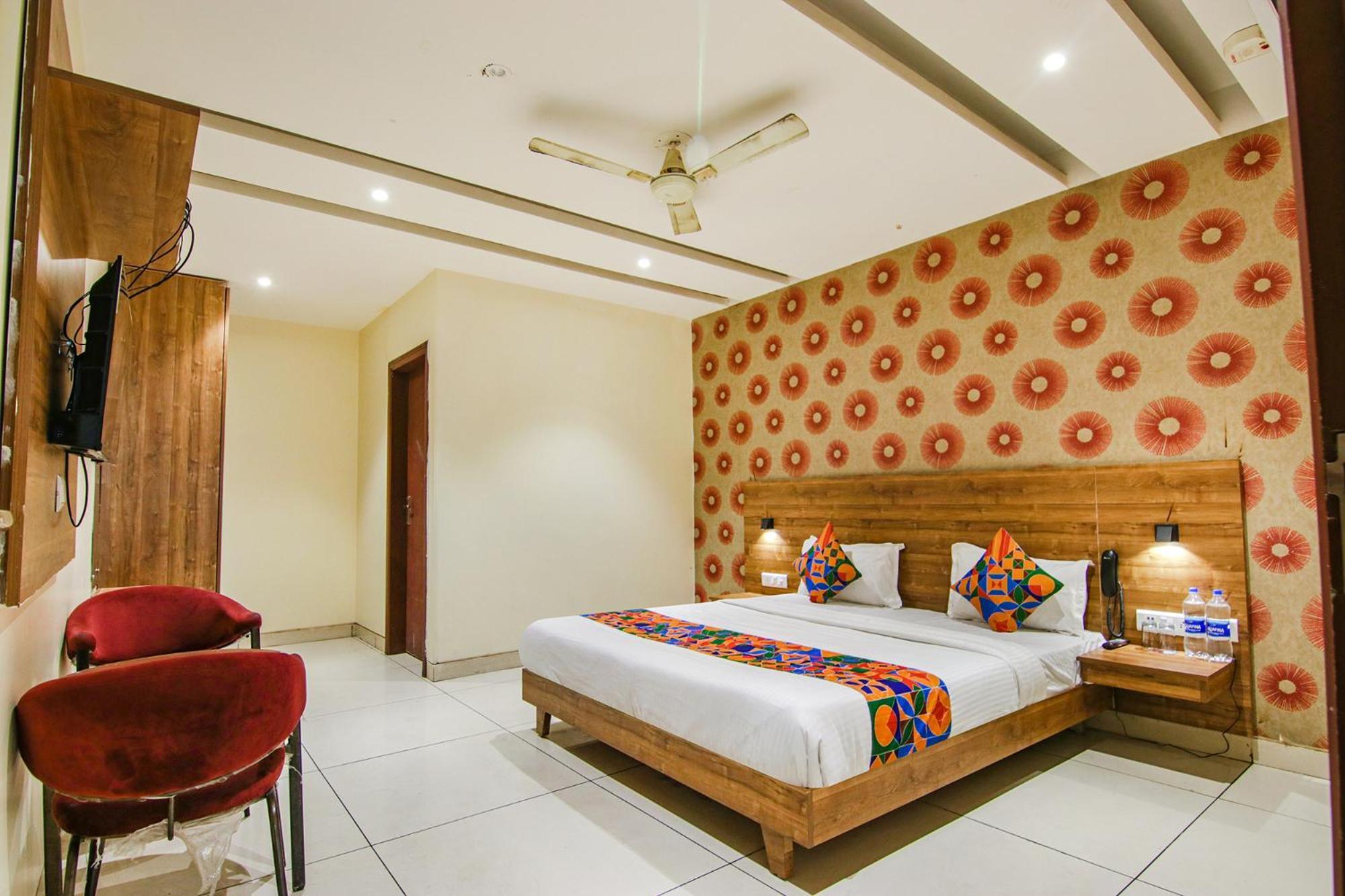 Hotel Fabhotel Golden Glory New Delhi