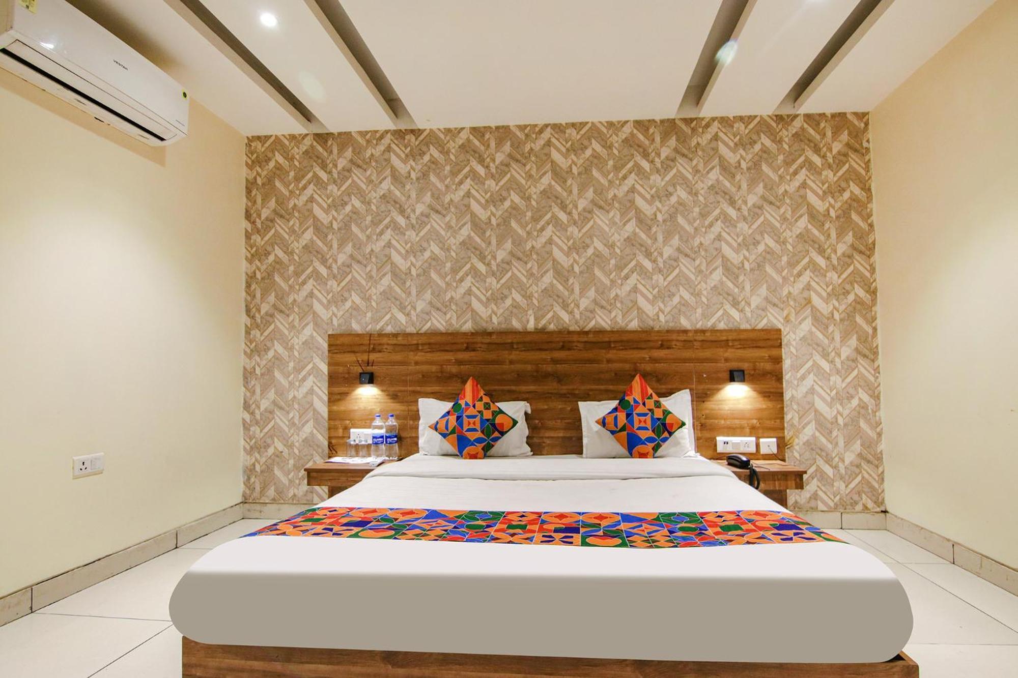 Fabhotel Golden Glory 3*
