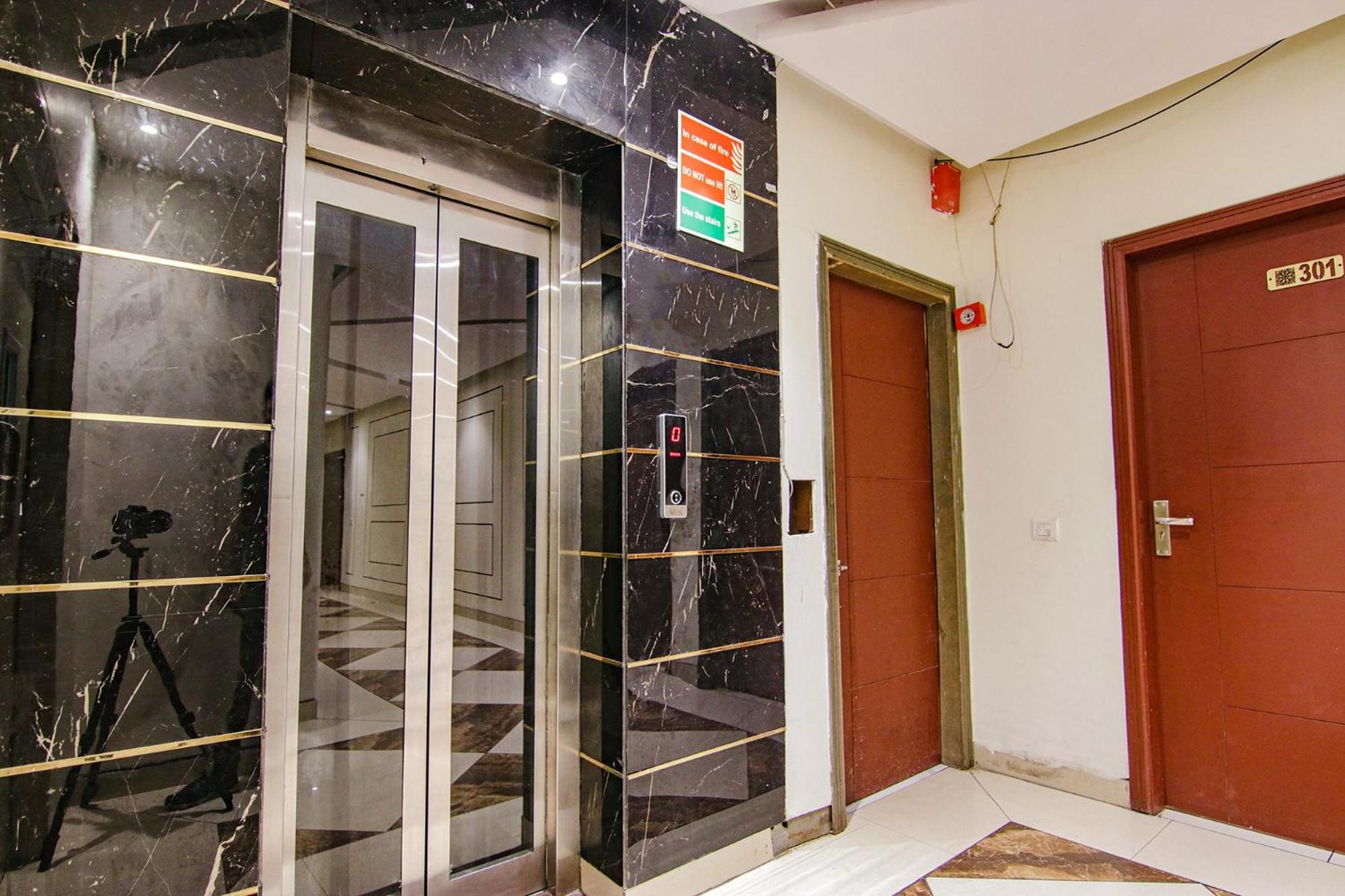 Hotel Fabhotel Golden Glory New Delhi
