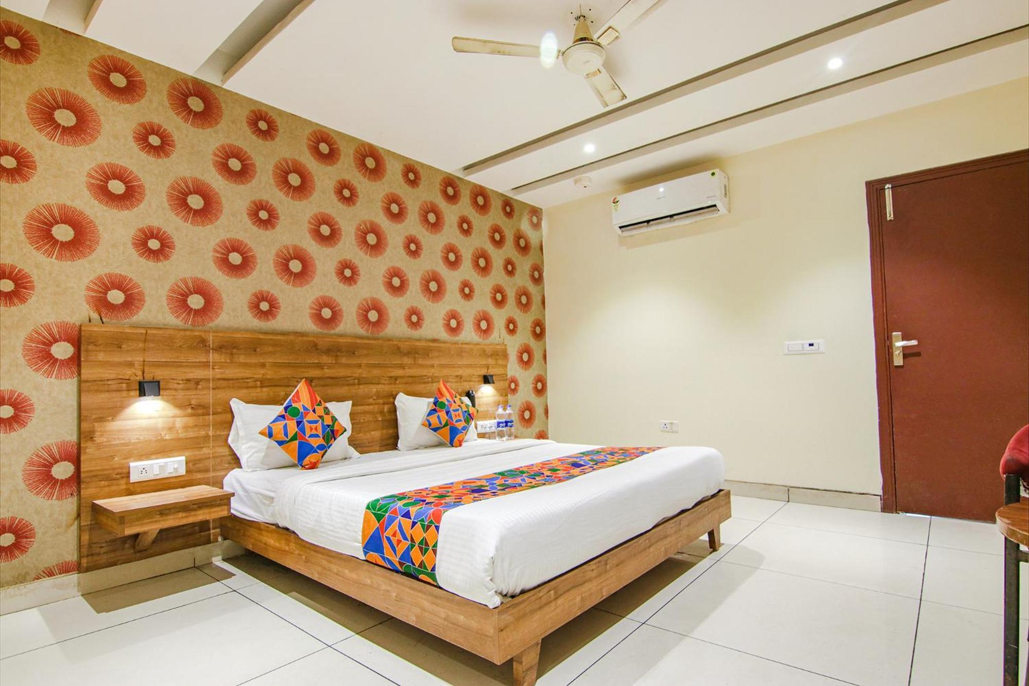 Hotel Fabhotel Golden Glory