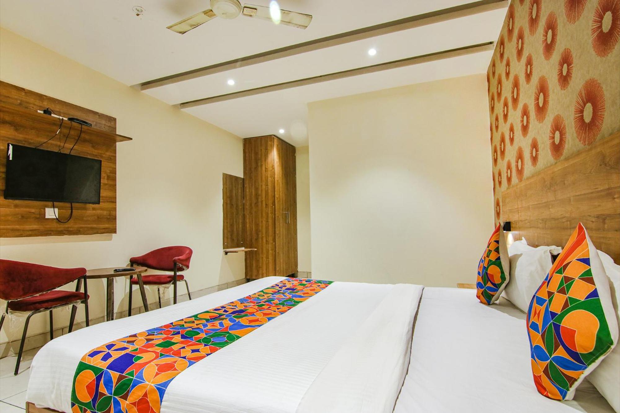 Hotel Fabhotel Golden Glory