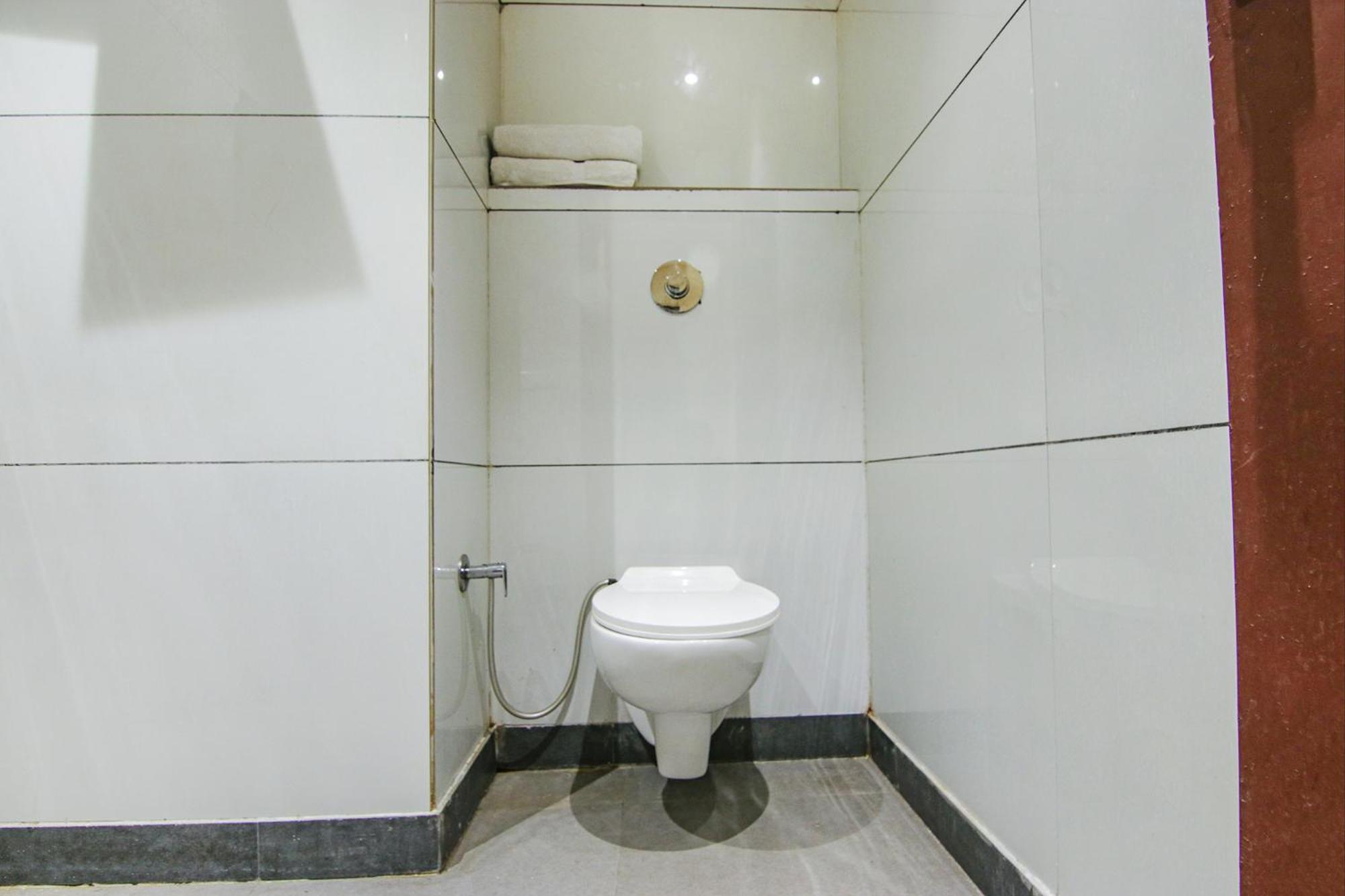 Fabhotel Golden Glory