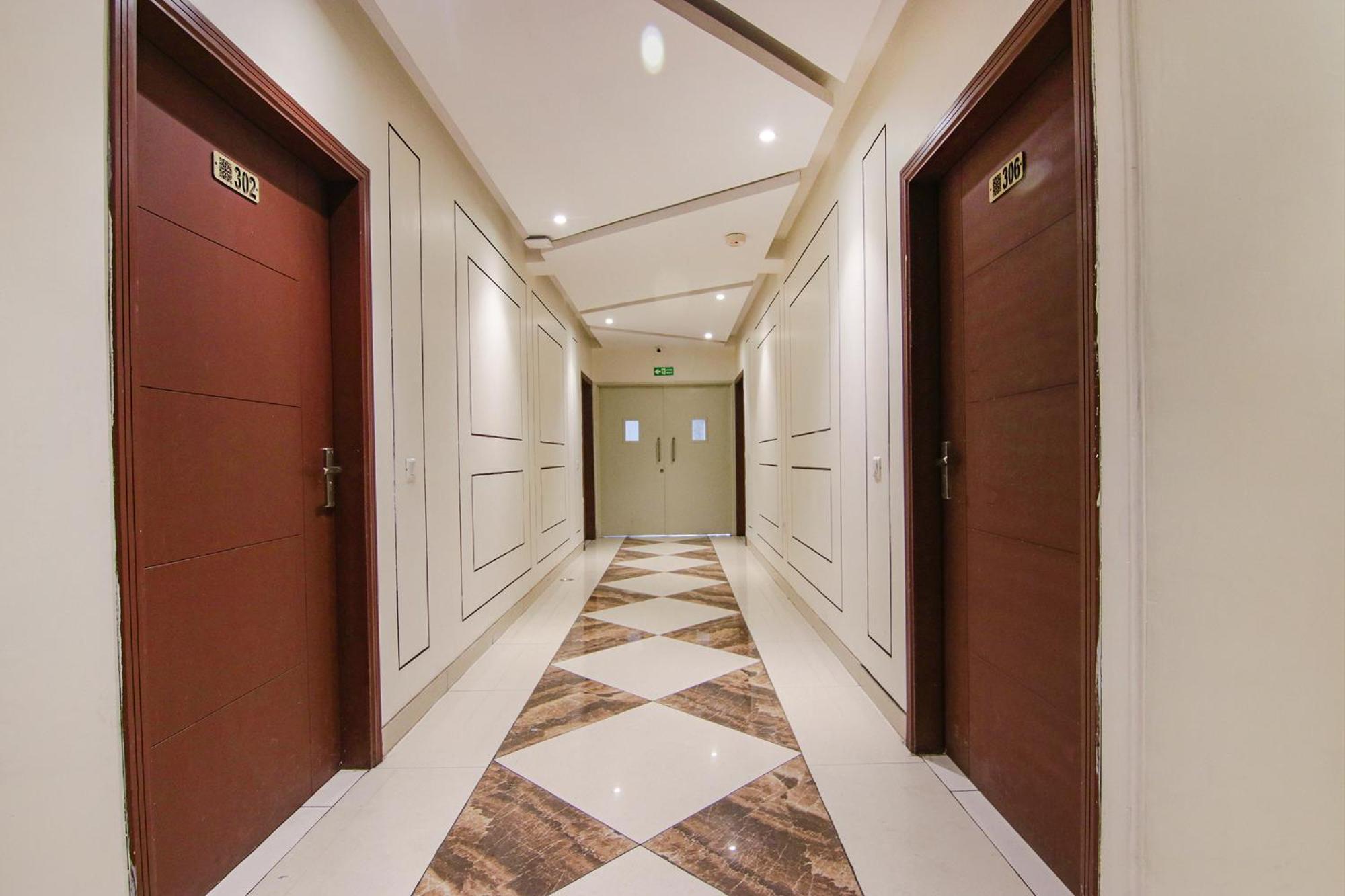 Fabhotel Golden Glory 3* New Delhi
