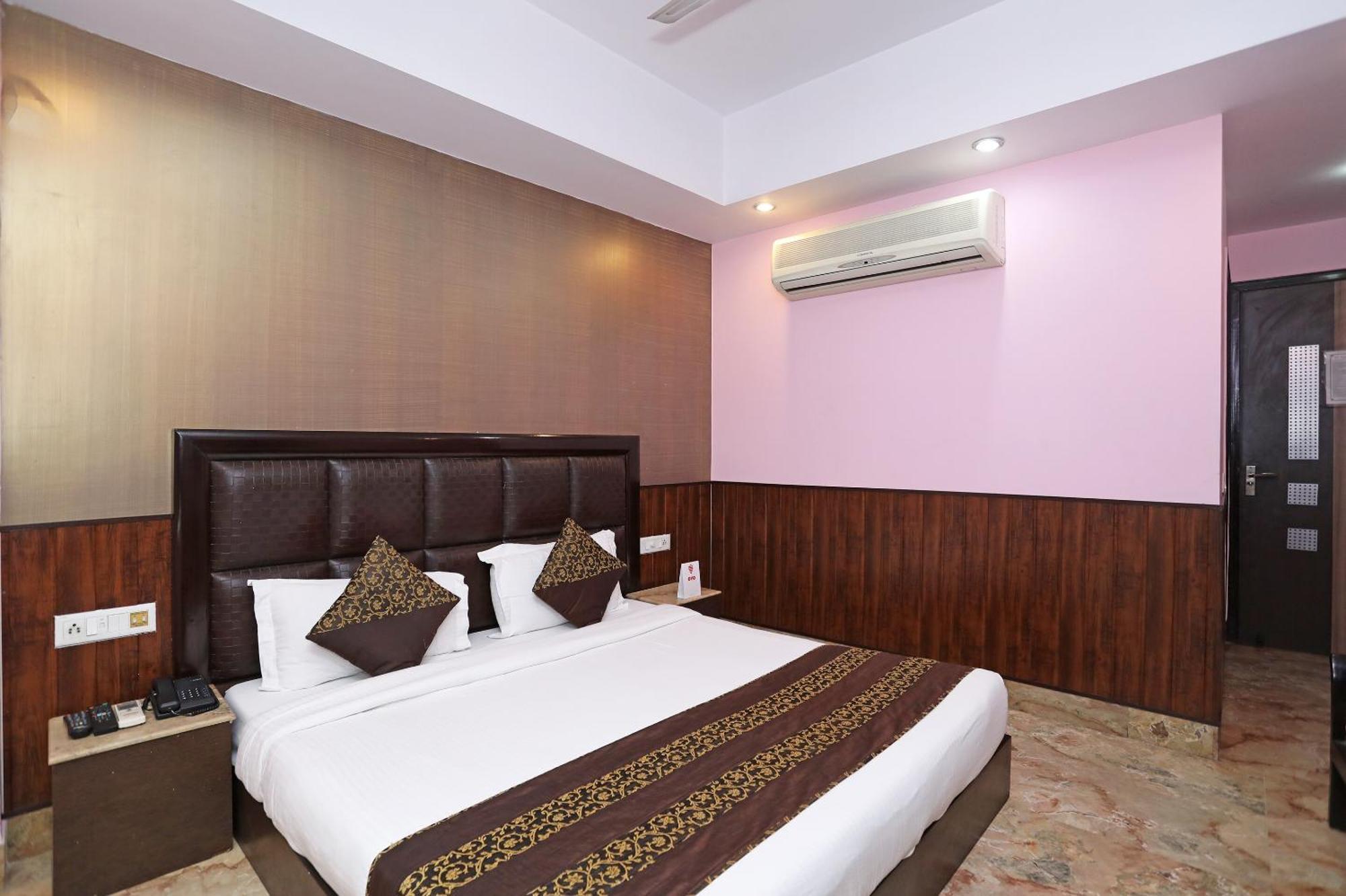 Oyo Vedas Heritage 3*
