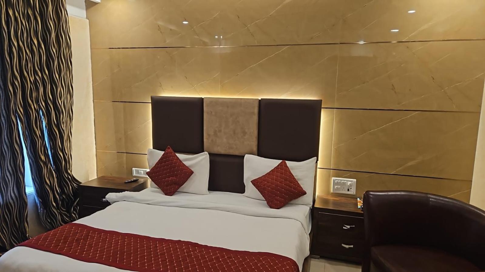 Hotel O Delhi, Near Metro Station Karol Bagh Nova Deli