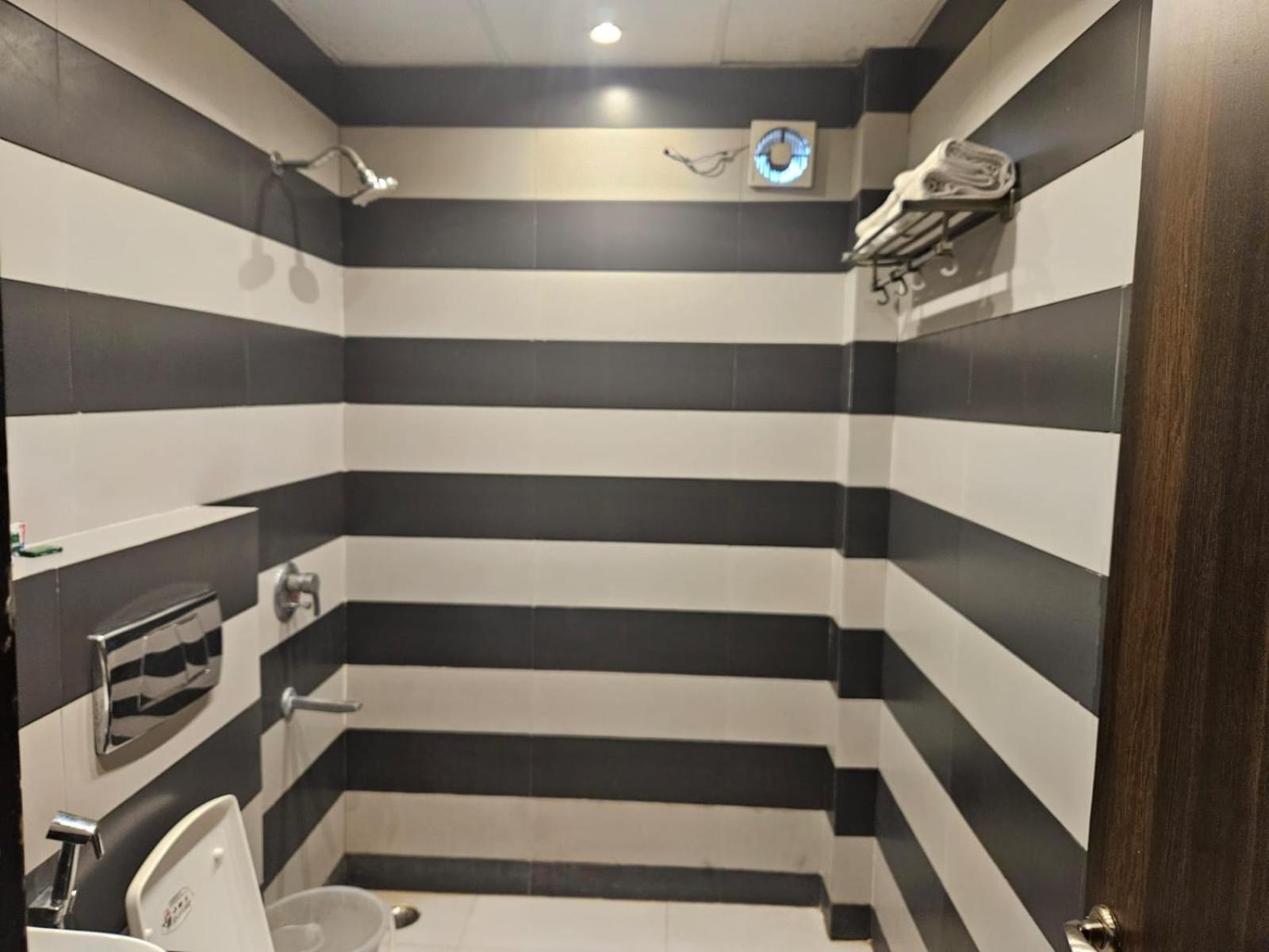Hotel O Delhi, Near Metro Station Karol Bagh Nova Deli