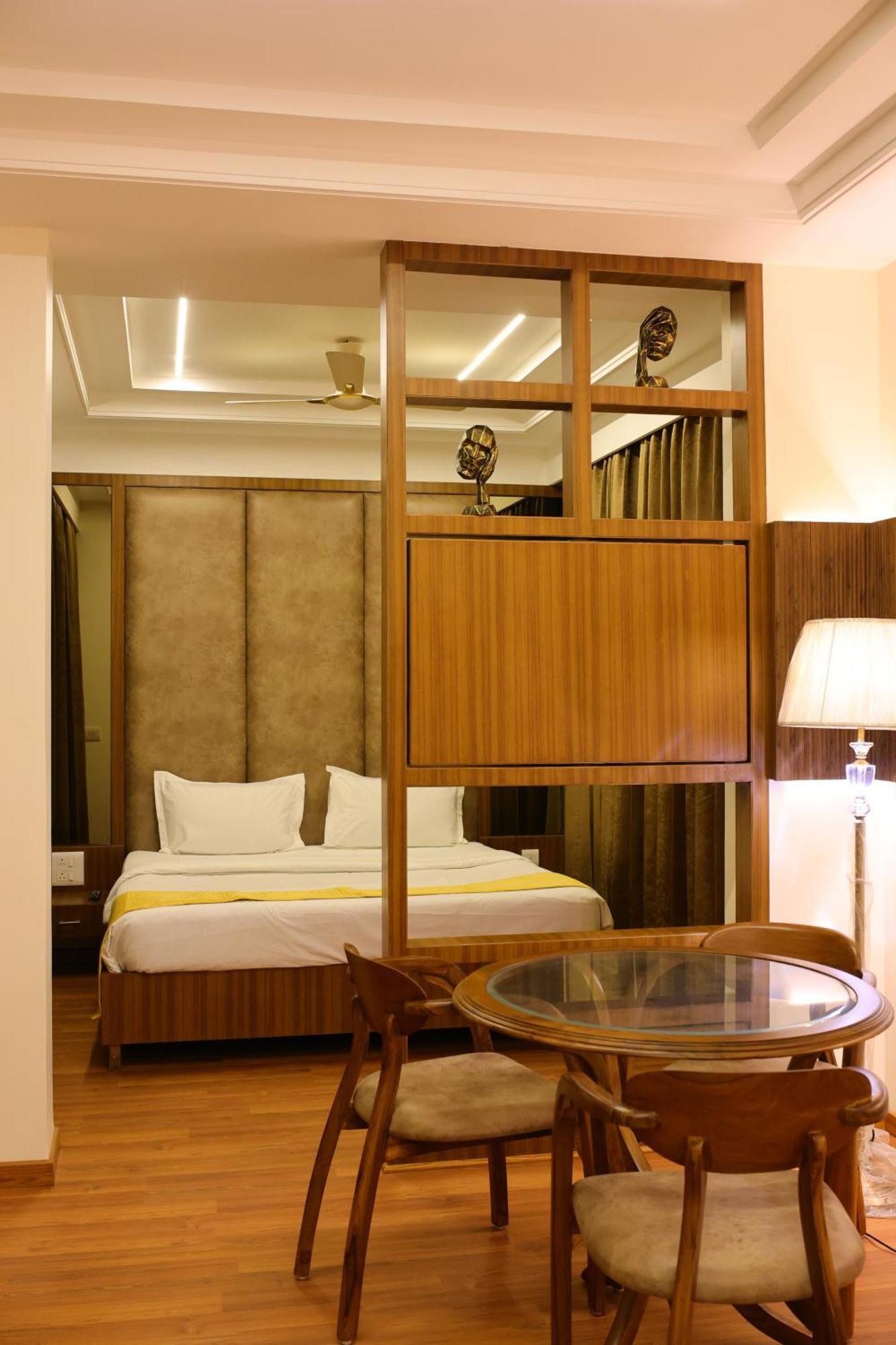 Karon - Lajpat Nagar Hotel