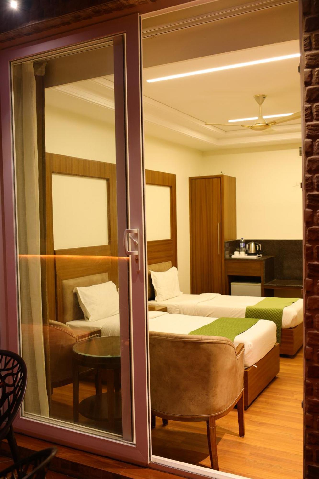 Hotel Karon - Lajpat Nagar 3*