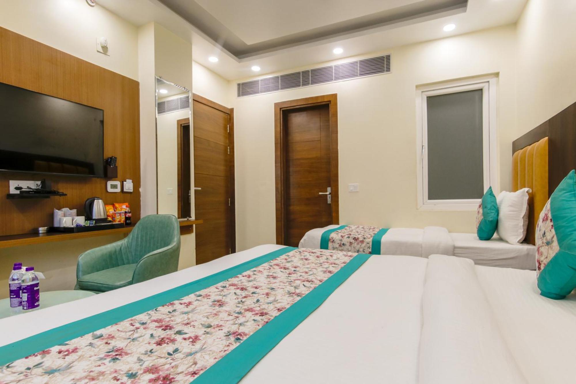 Hotel Royal Rosette With Free Wi-fi Near Railway Station 4*