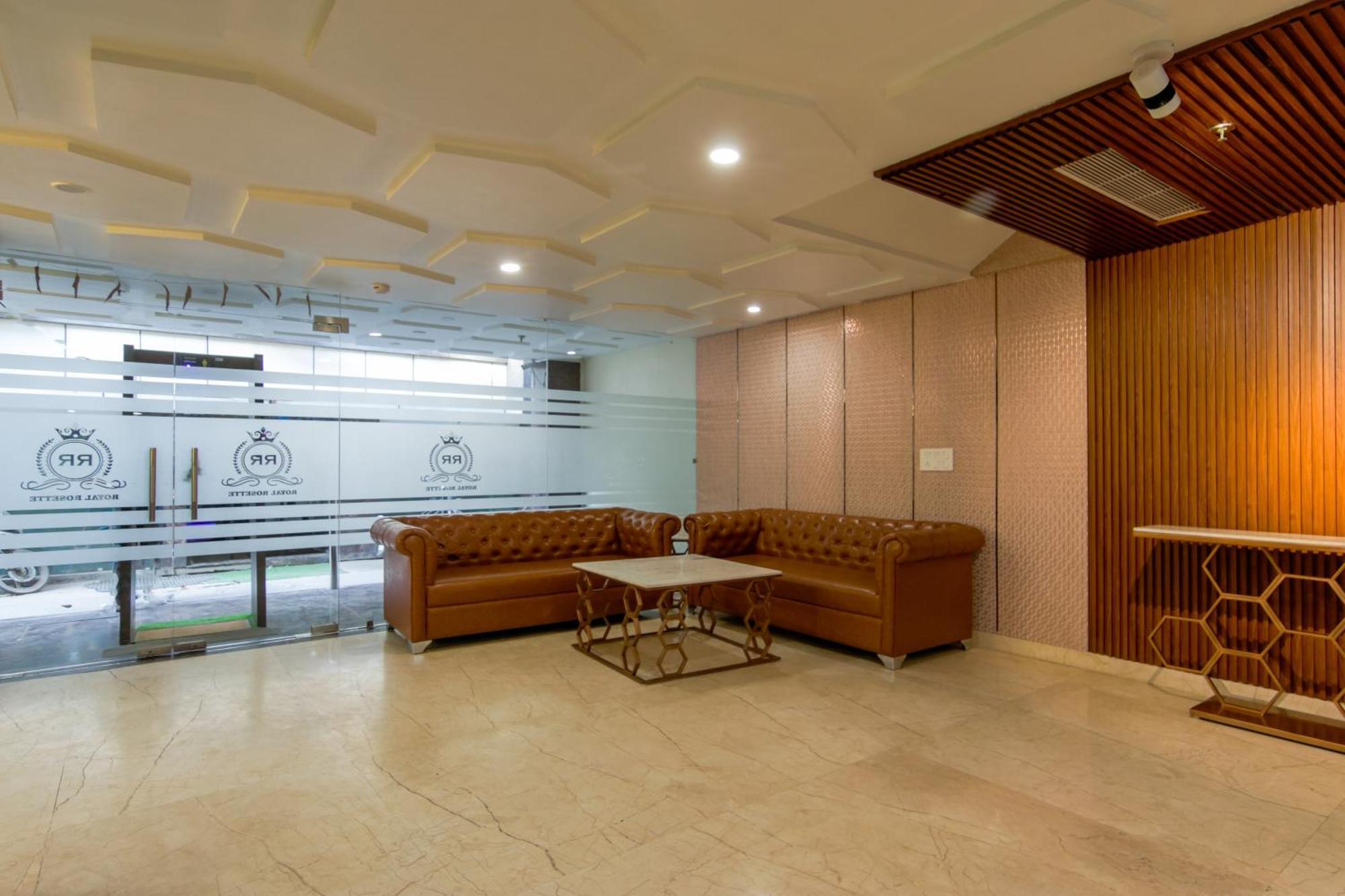 Royal Rosette With Free Wi-fi Near Railway Station Hotel