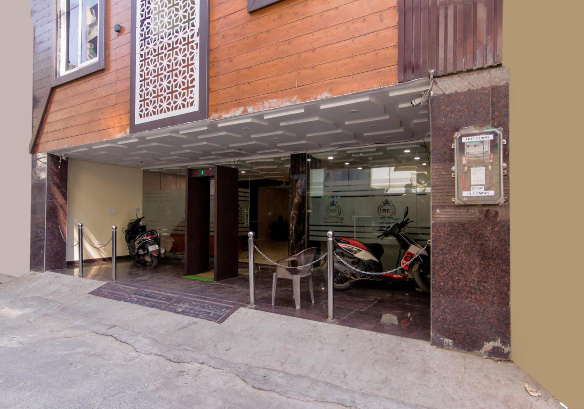 Royal Rosette With Free Wi-fi Near Railway Station Hotel