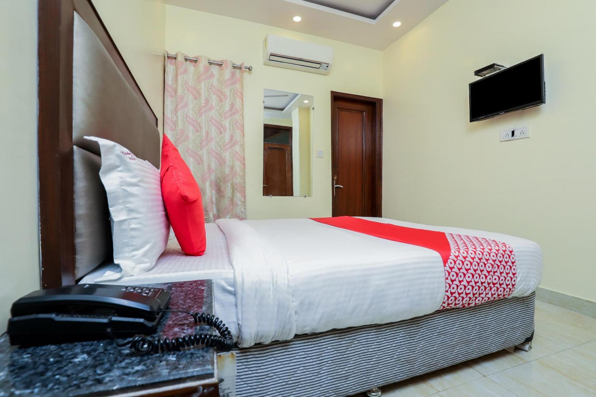 Hotel Oyo Flagship Delhi Empire 3*