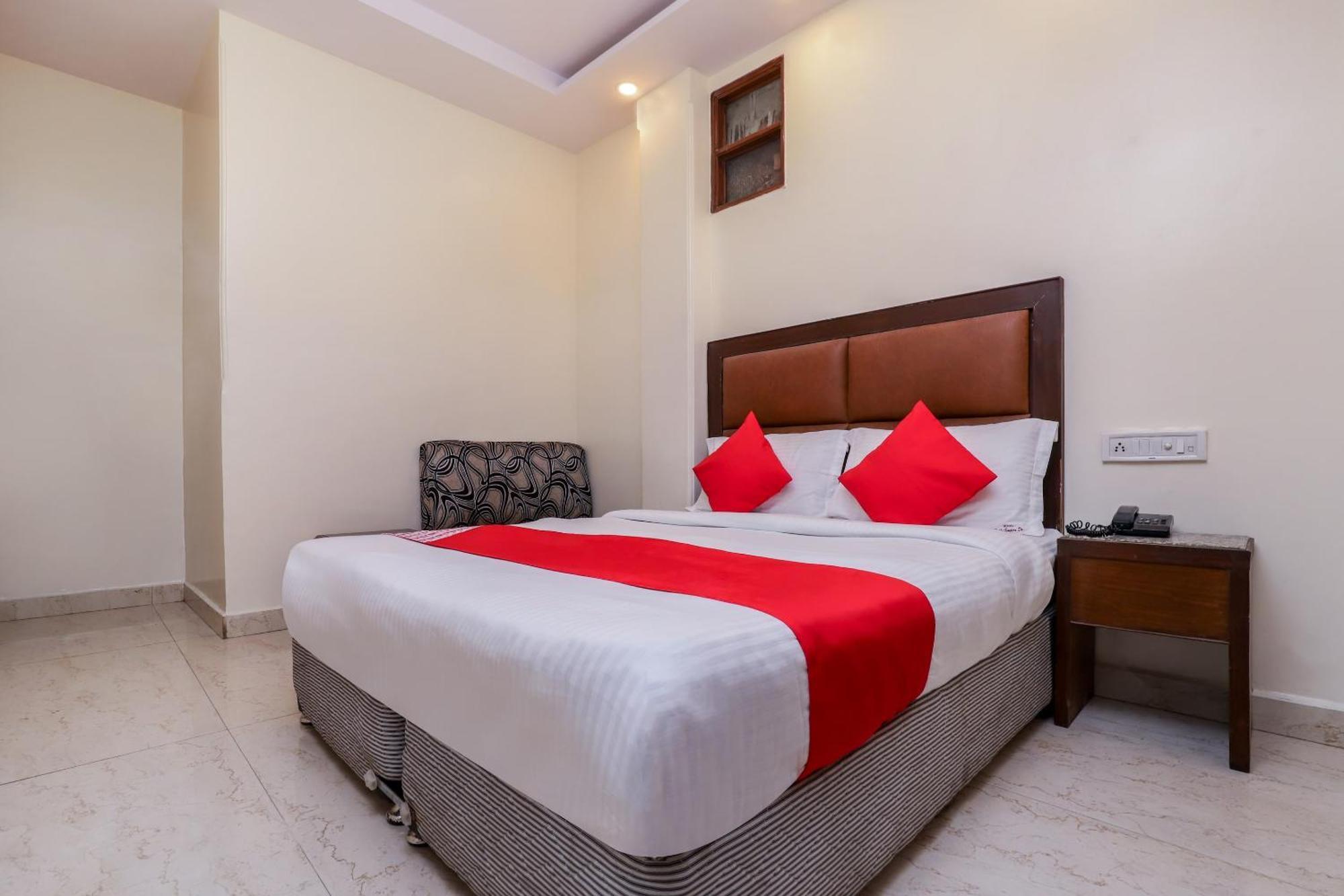 Oyo Flagship Delhi Empire Hotel 3*