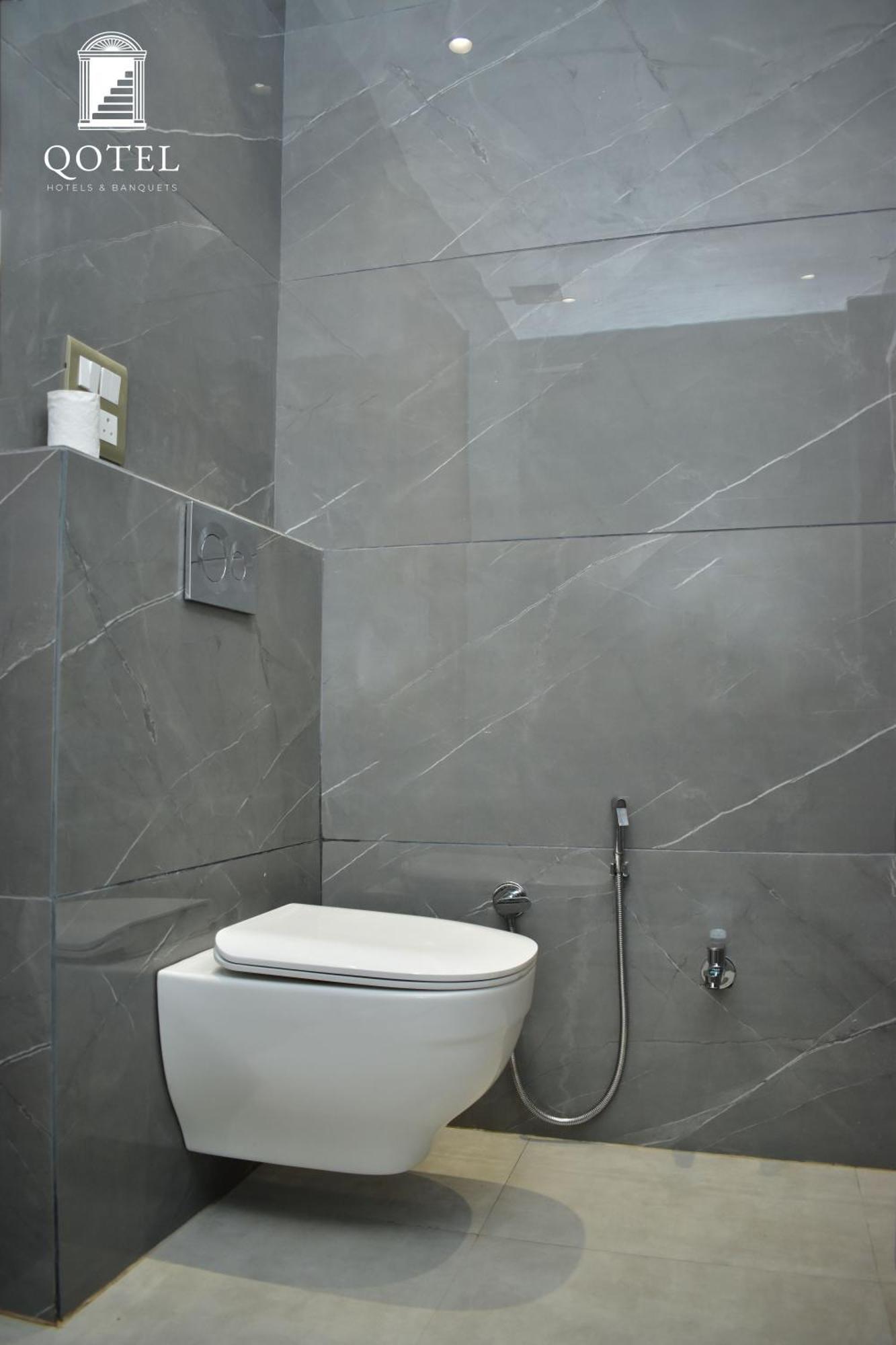 Qotel Signature Bnb-ashok Vihar Hotel
