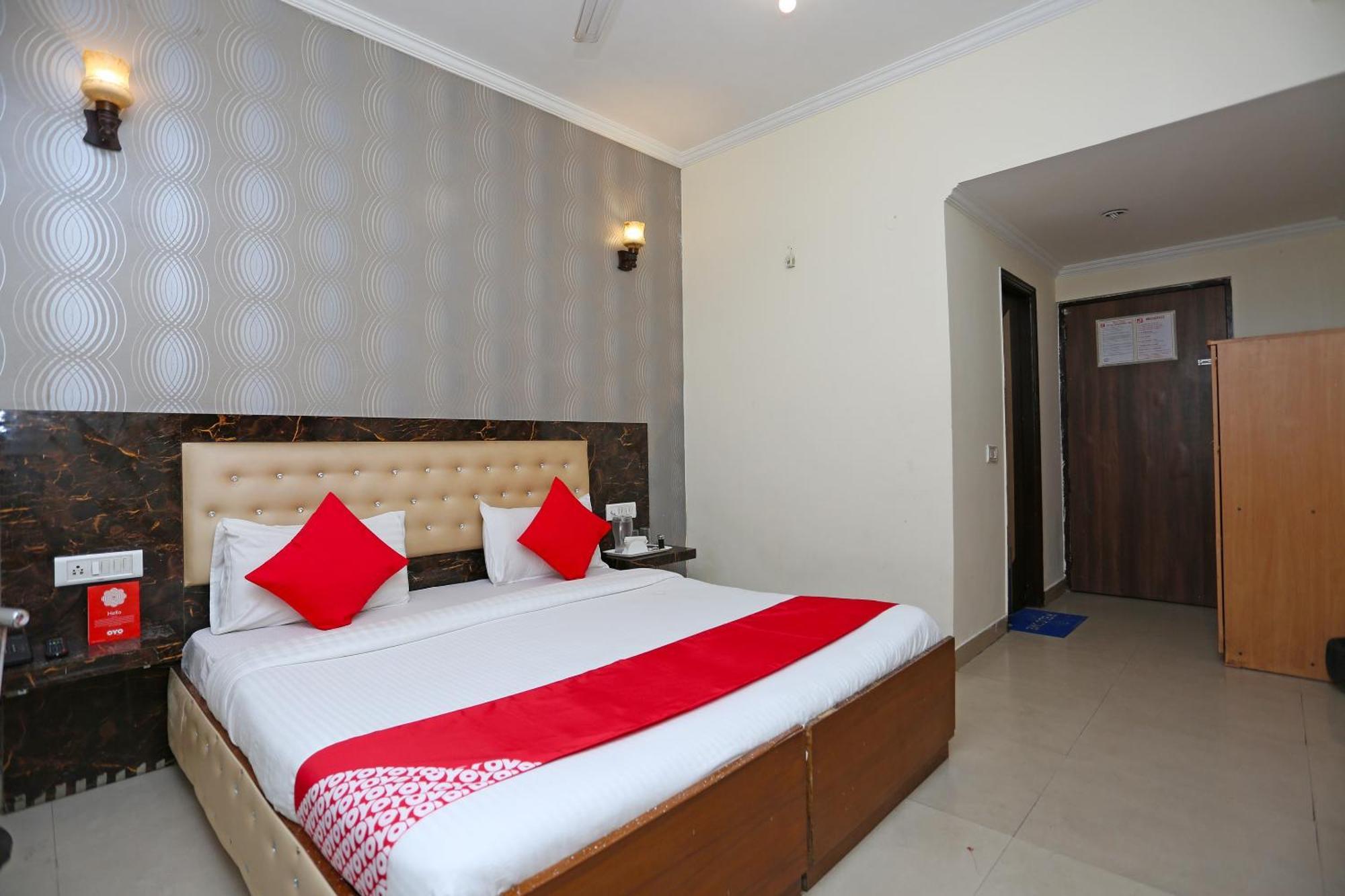 Oyo Flagship Aamantran Hotel