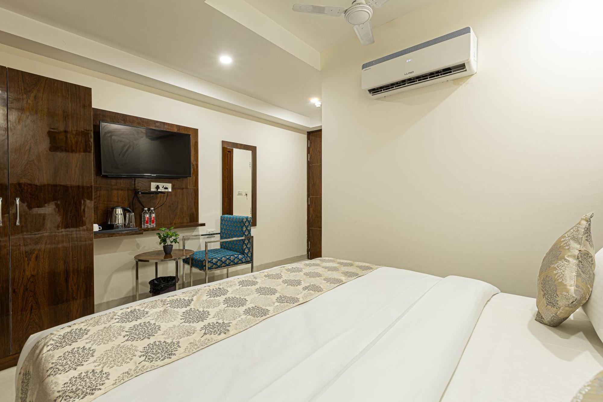 Hotel Emblem Suites- Near Delhi Airport New Delhi