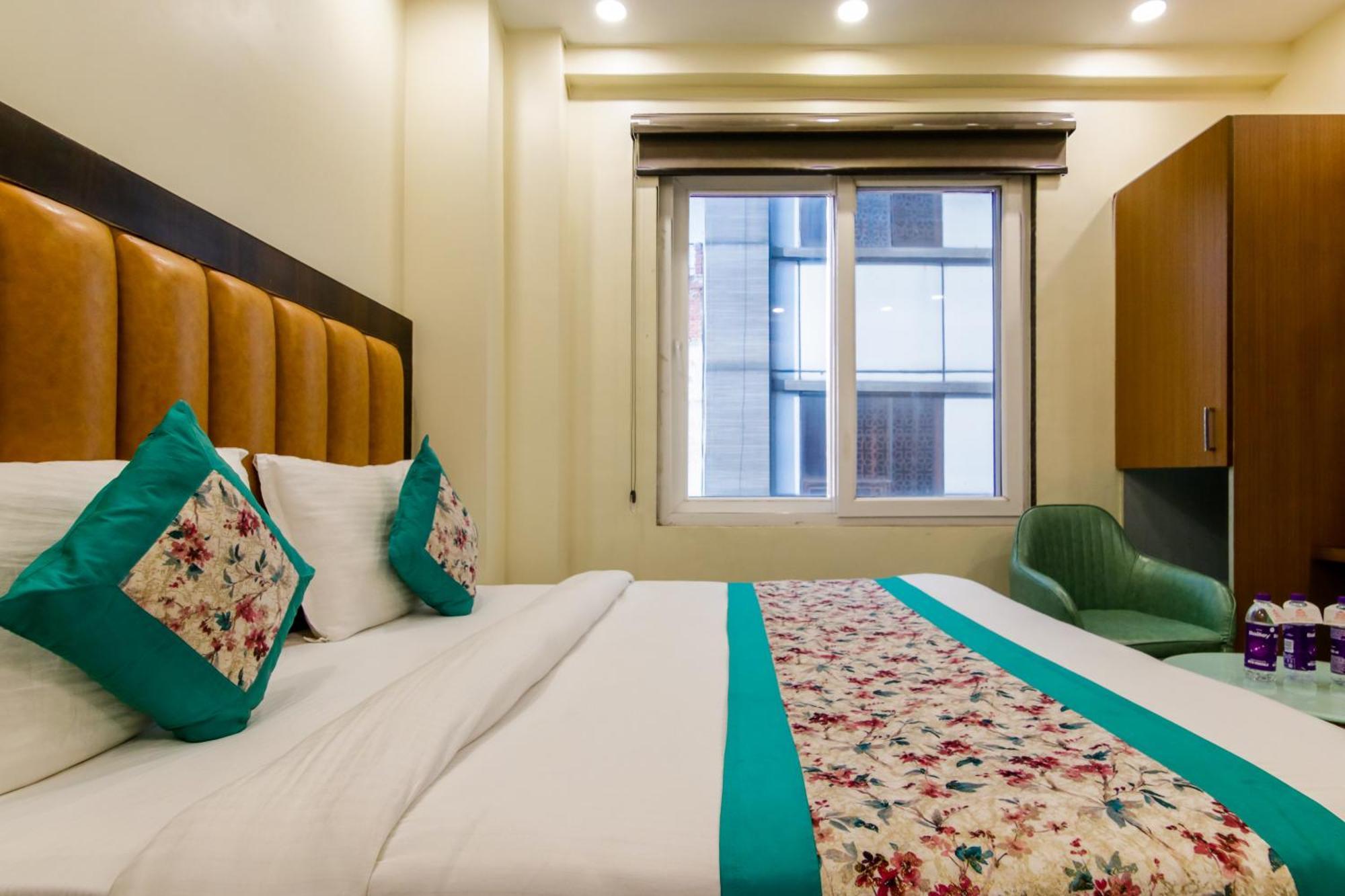Hotel Royal Rosette With Free Wi-fi Near Railway Station 4*