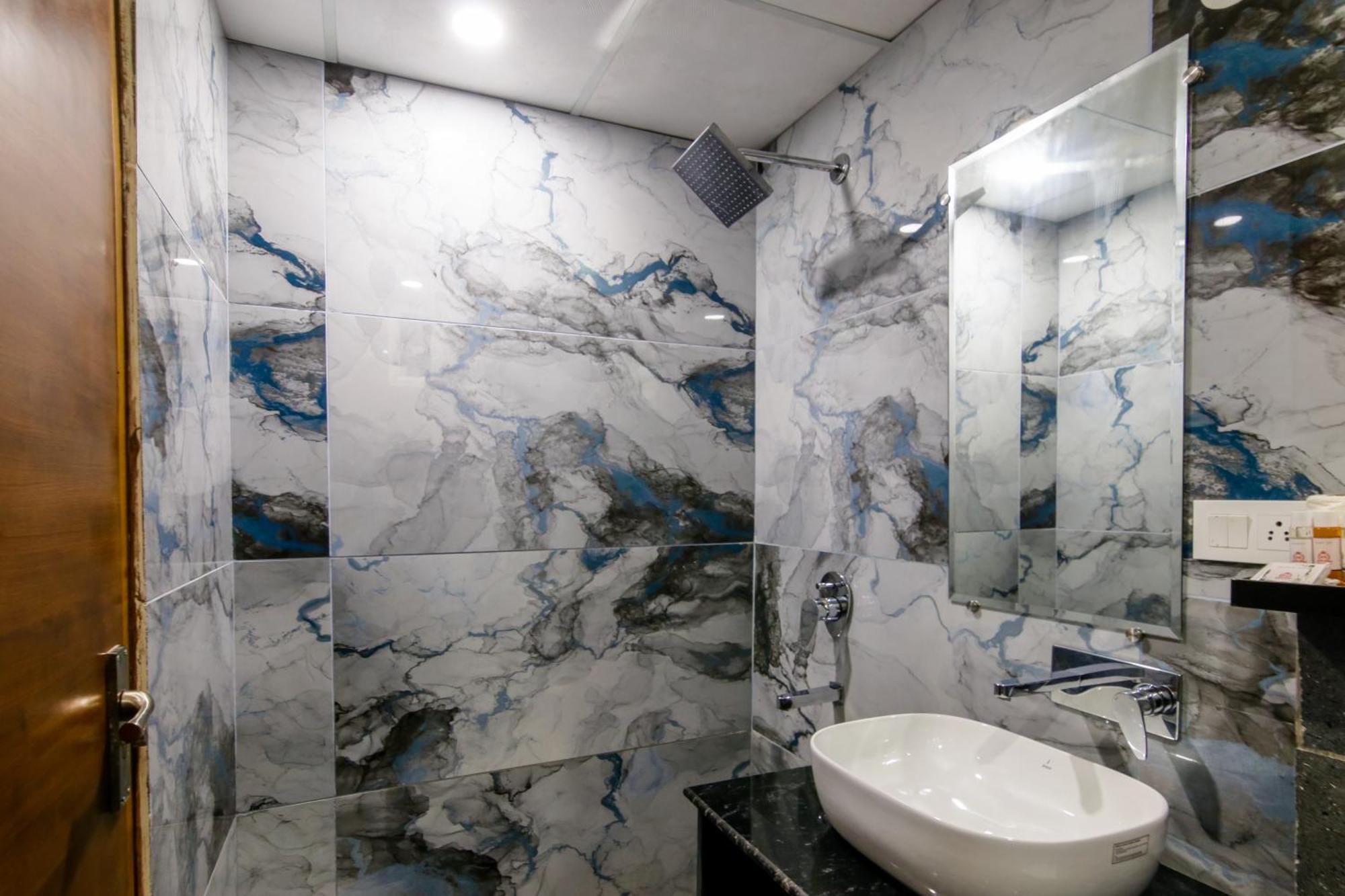 Royal Rosette With Free Wi-fi Near Railway Station 4*