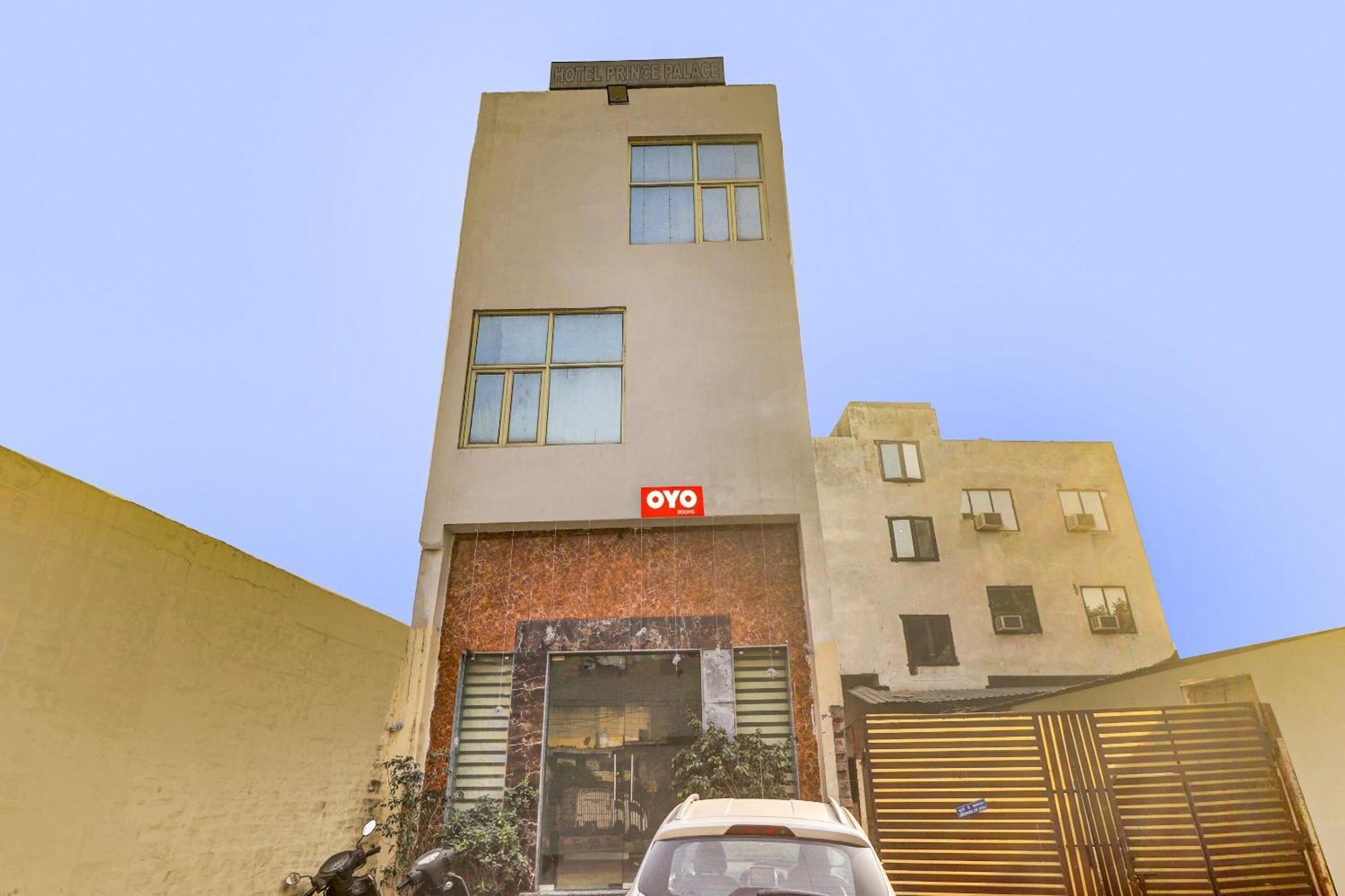 O Near Ambience Mall 3* New Delhi