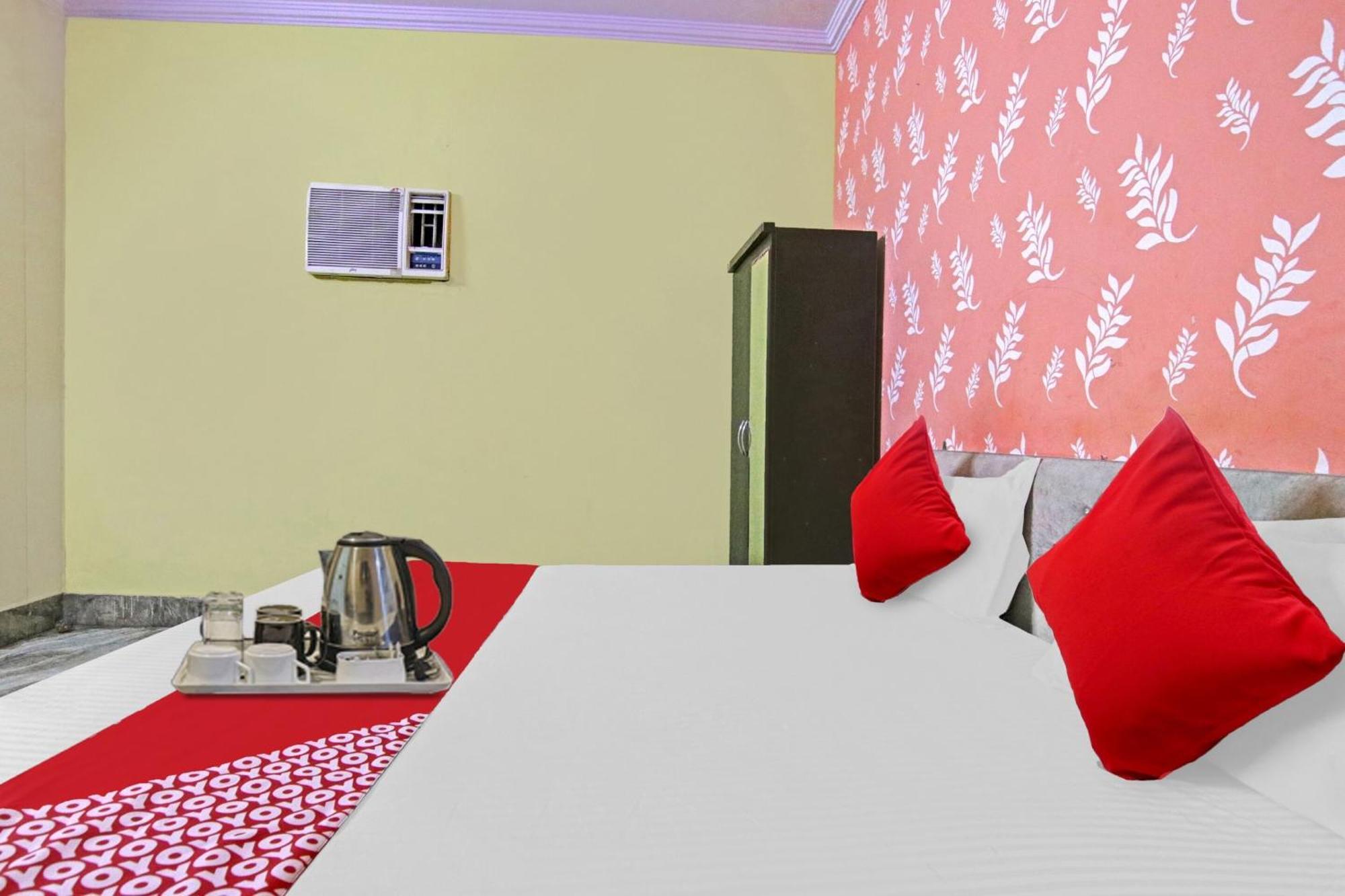 Hotel Flagship Decent Near Pvr Vikaspuri Delhi 3*