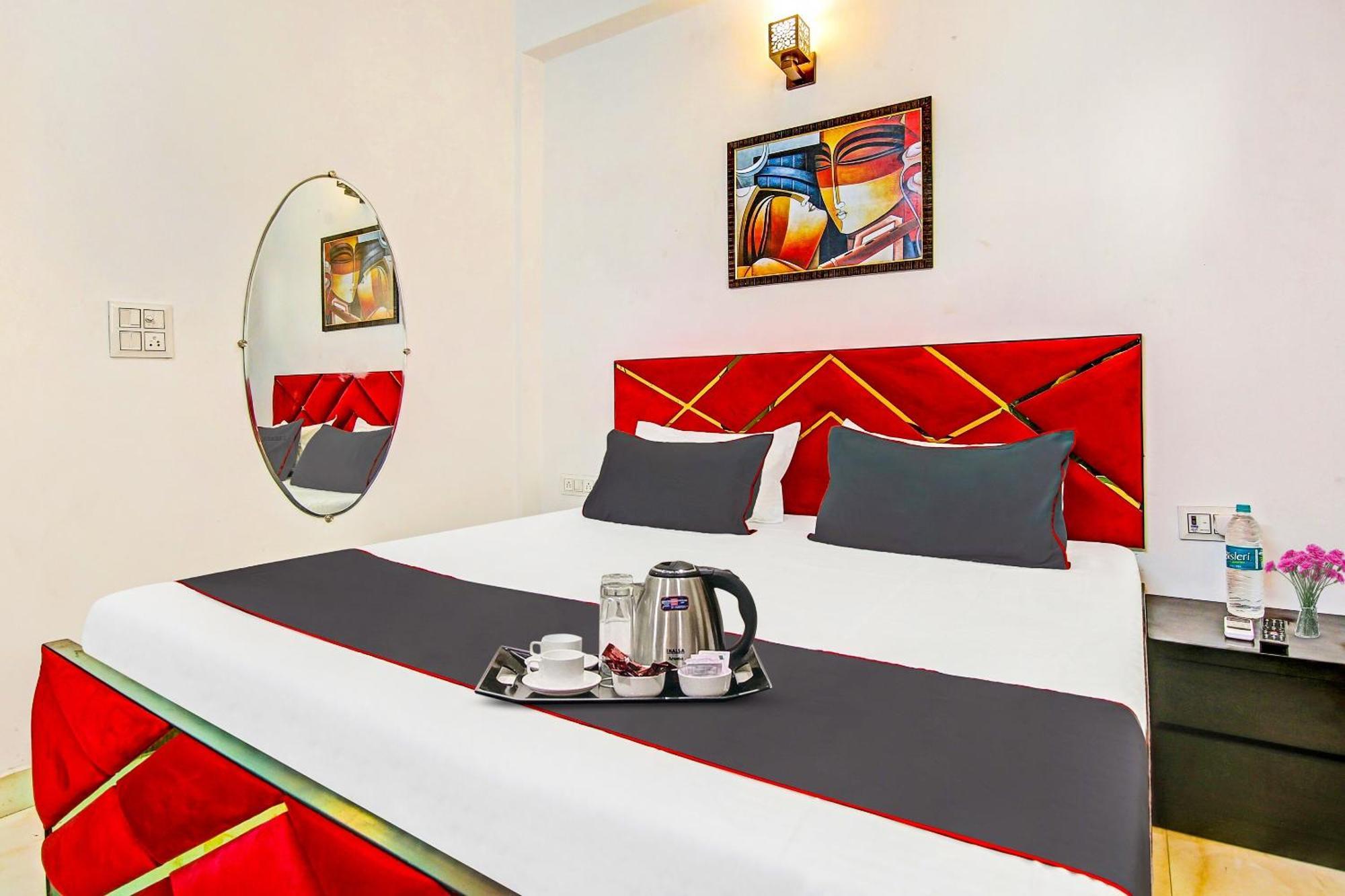 Collection O Decent Nest Near Nawada Metro Station Hotel 3*