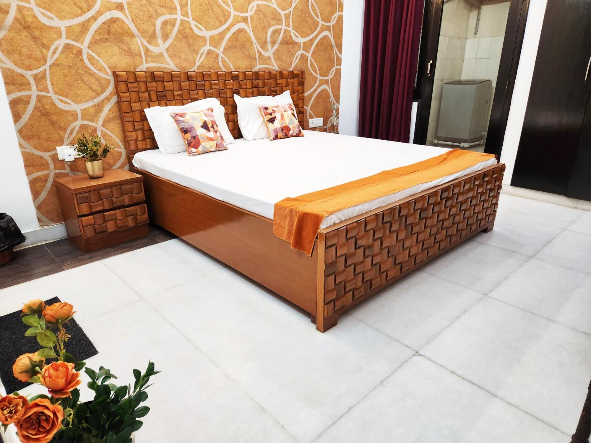 Spacious 2bhk With Big Bedrooms And Kitchen 7 New Delhi
