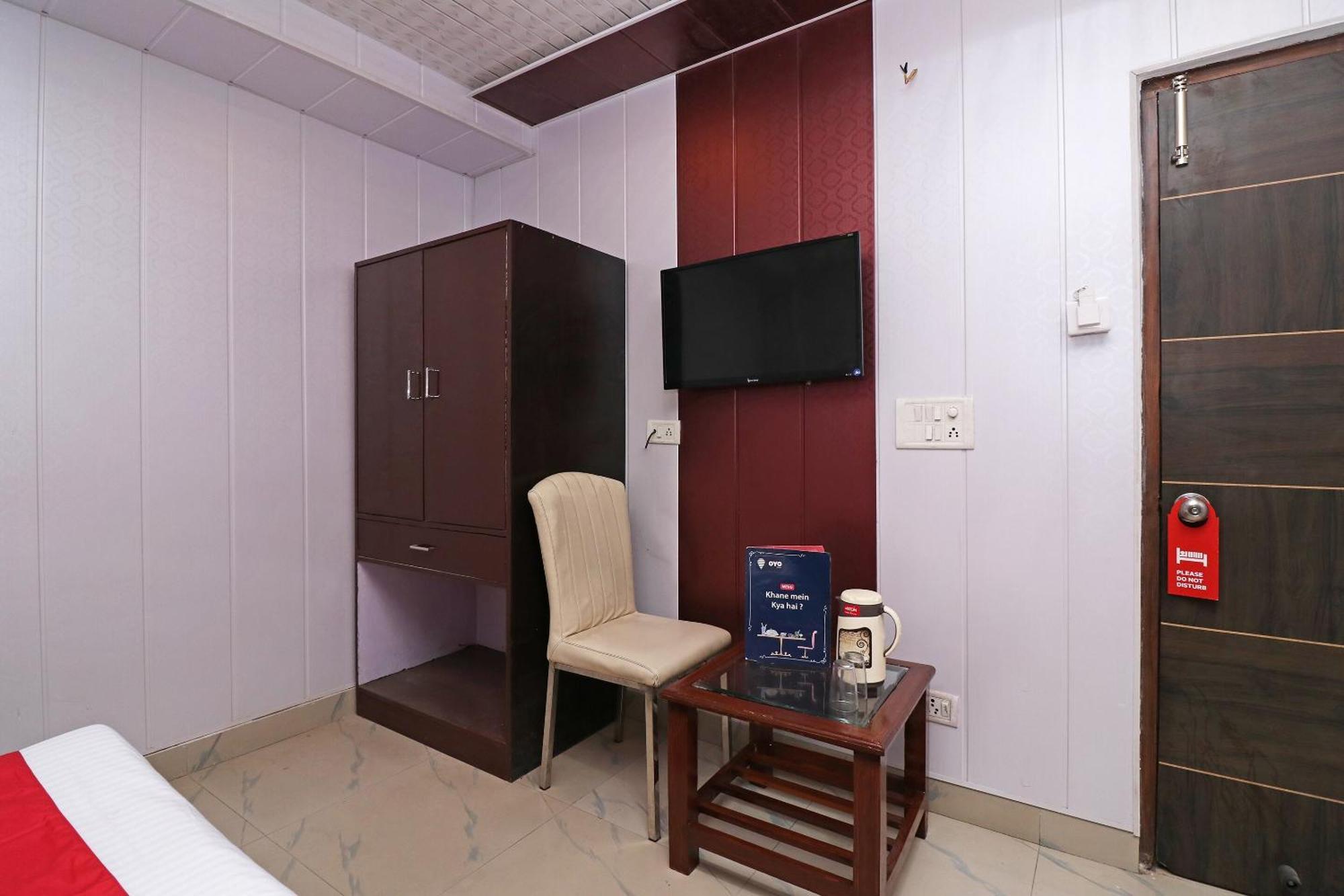 O Embassy Hotel 3*