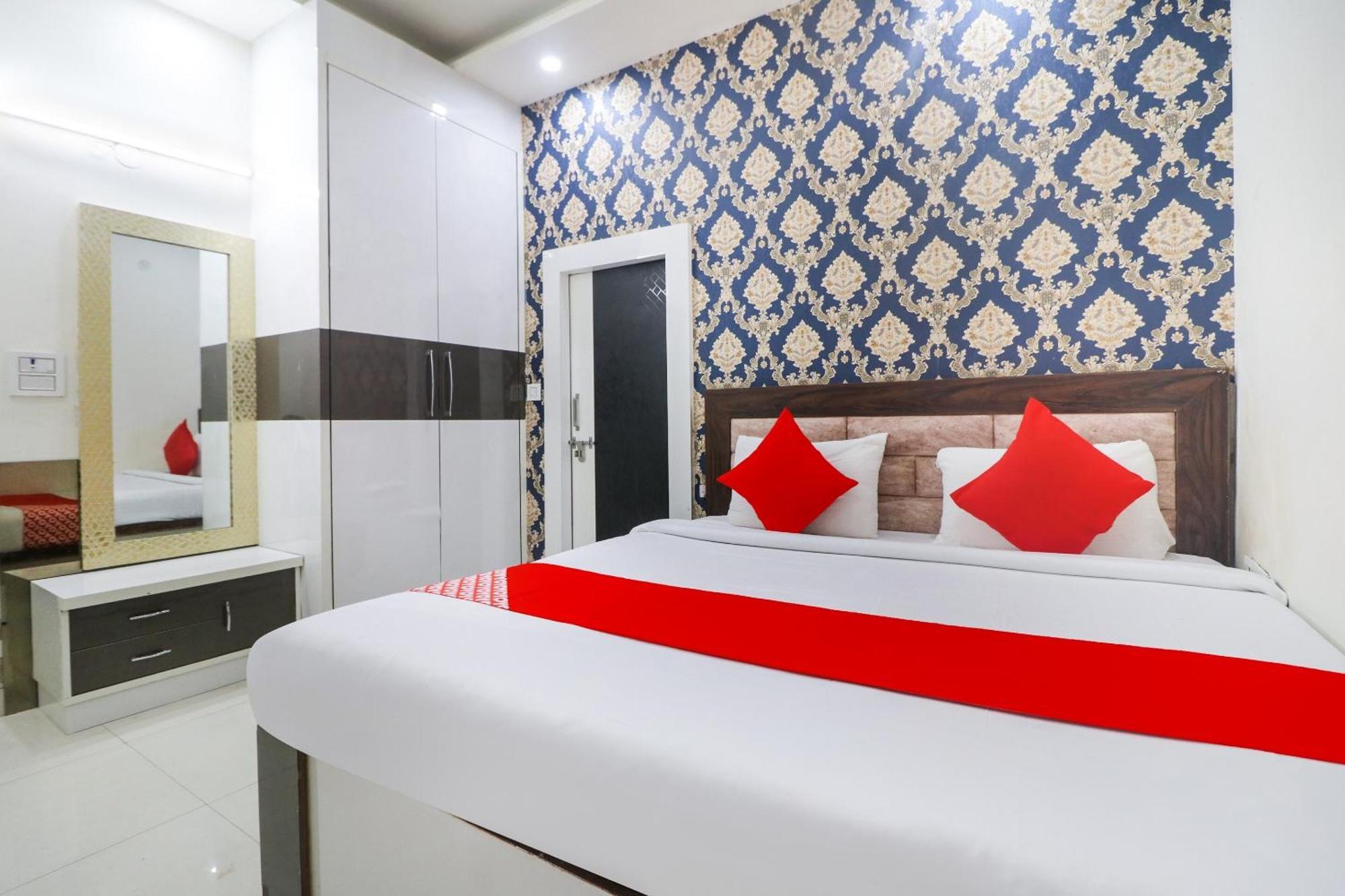 Oyo Flagship Paradise Near Jahangirpuri Metro Station