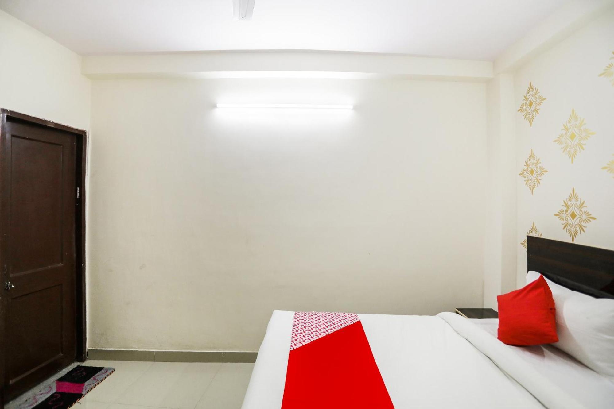 Hotel O Park Near New Ashok Nagar Metro Station 3*