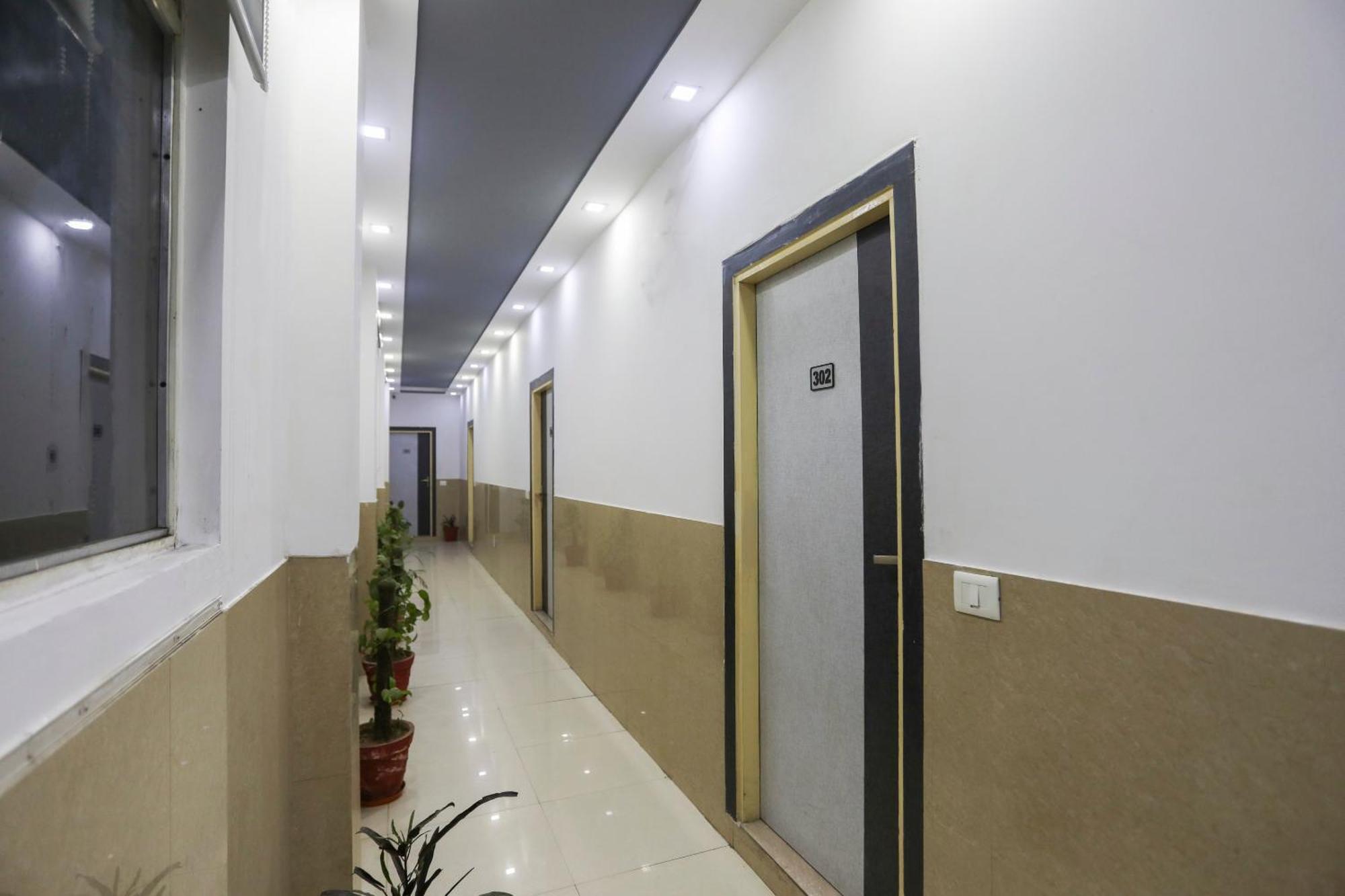 Hotel O Cladis Near Mall Of India 3*