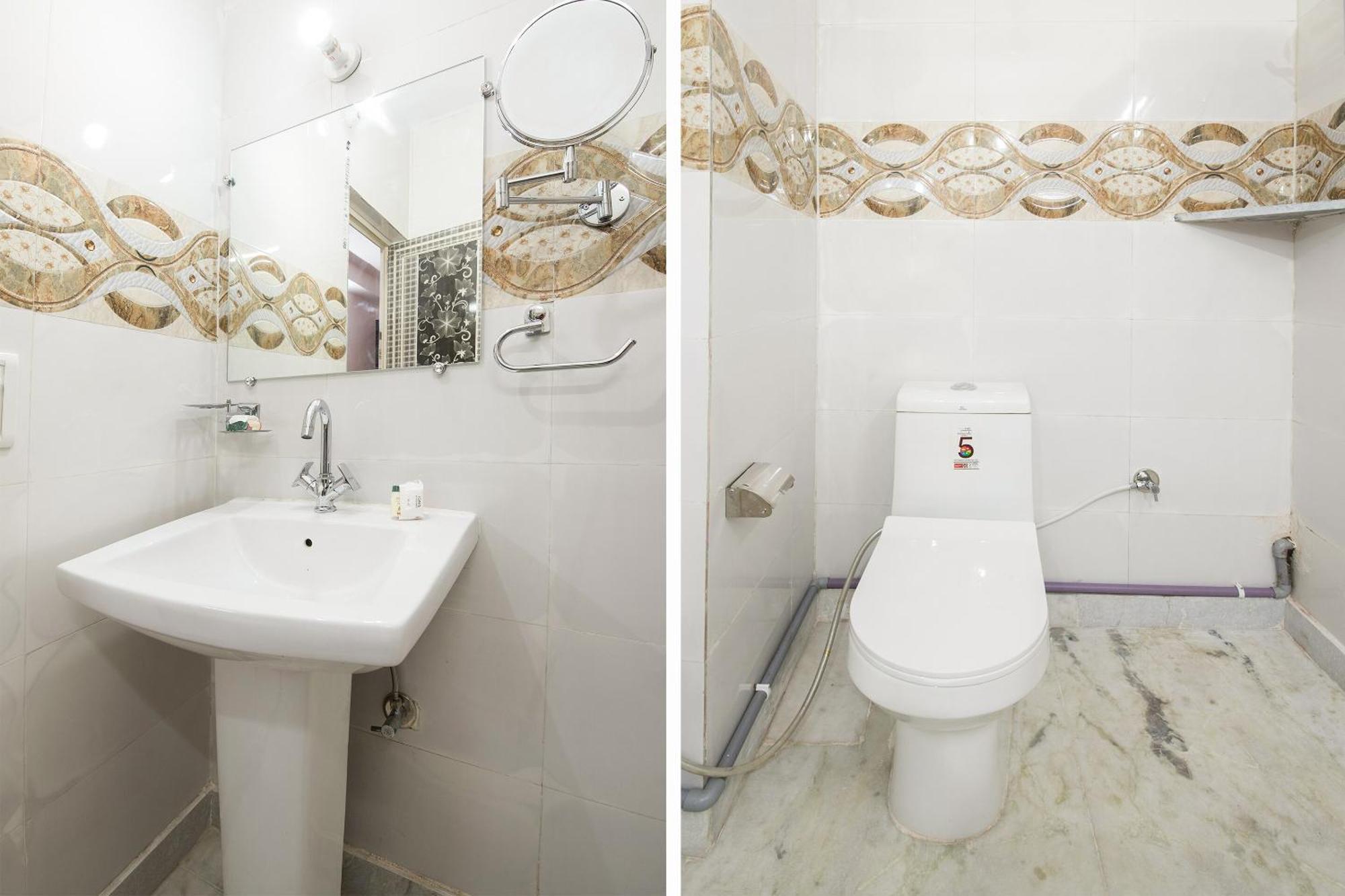 Oyo Manan Residency Near M2k Cinemas Rohini 3*