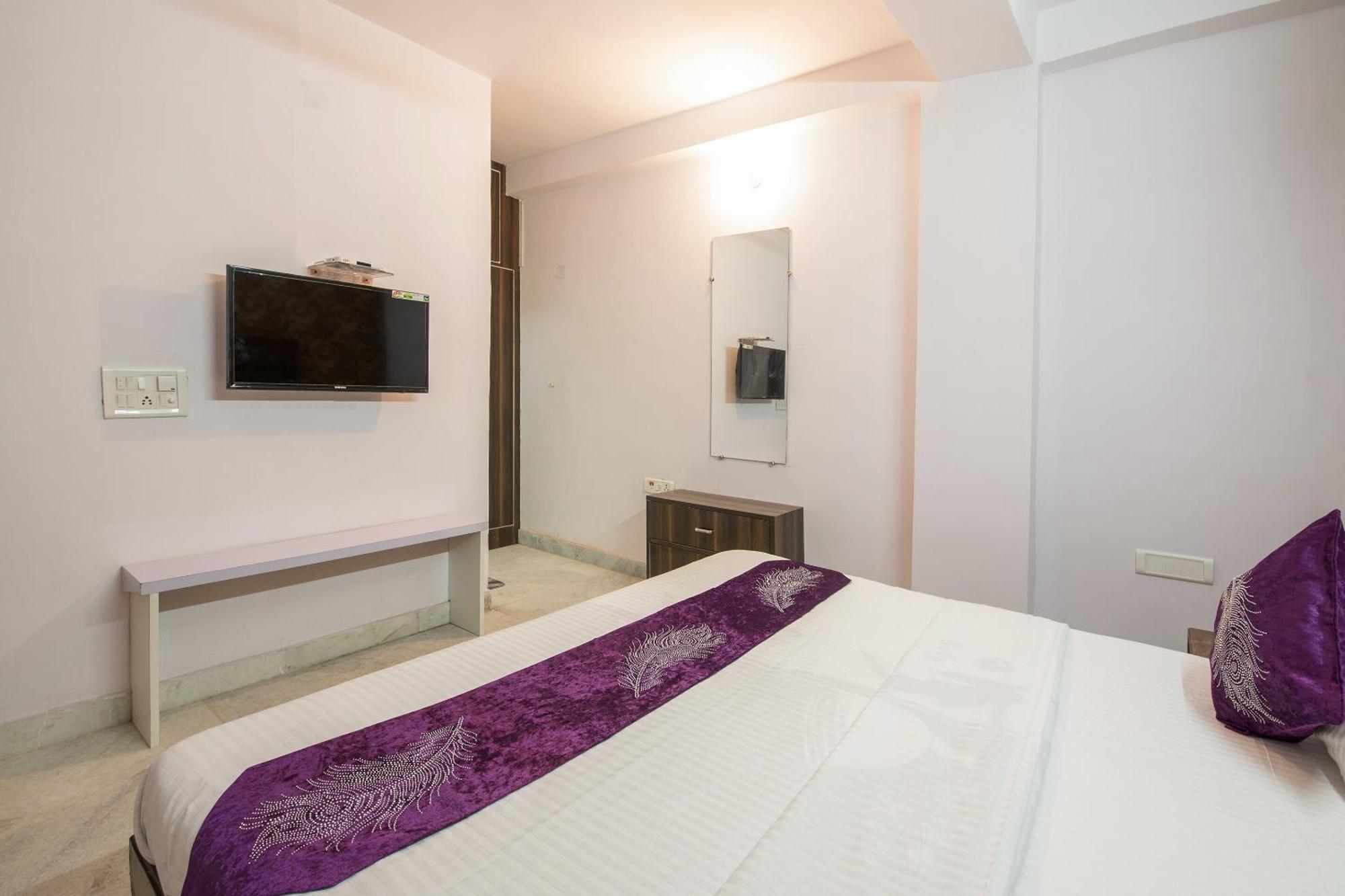 Oyo Manan Residency Near M2k Cinemas Rohini New Delhi