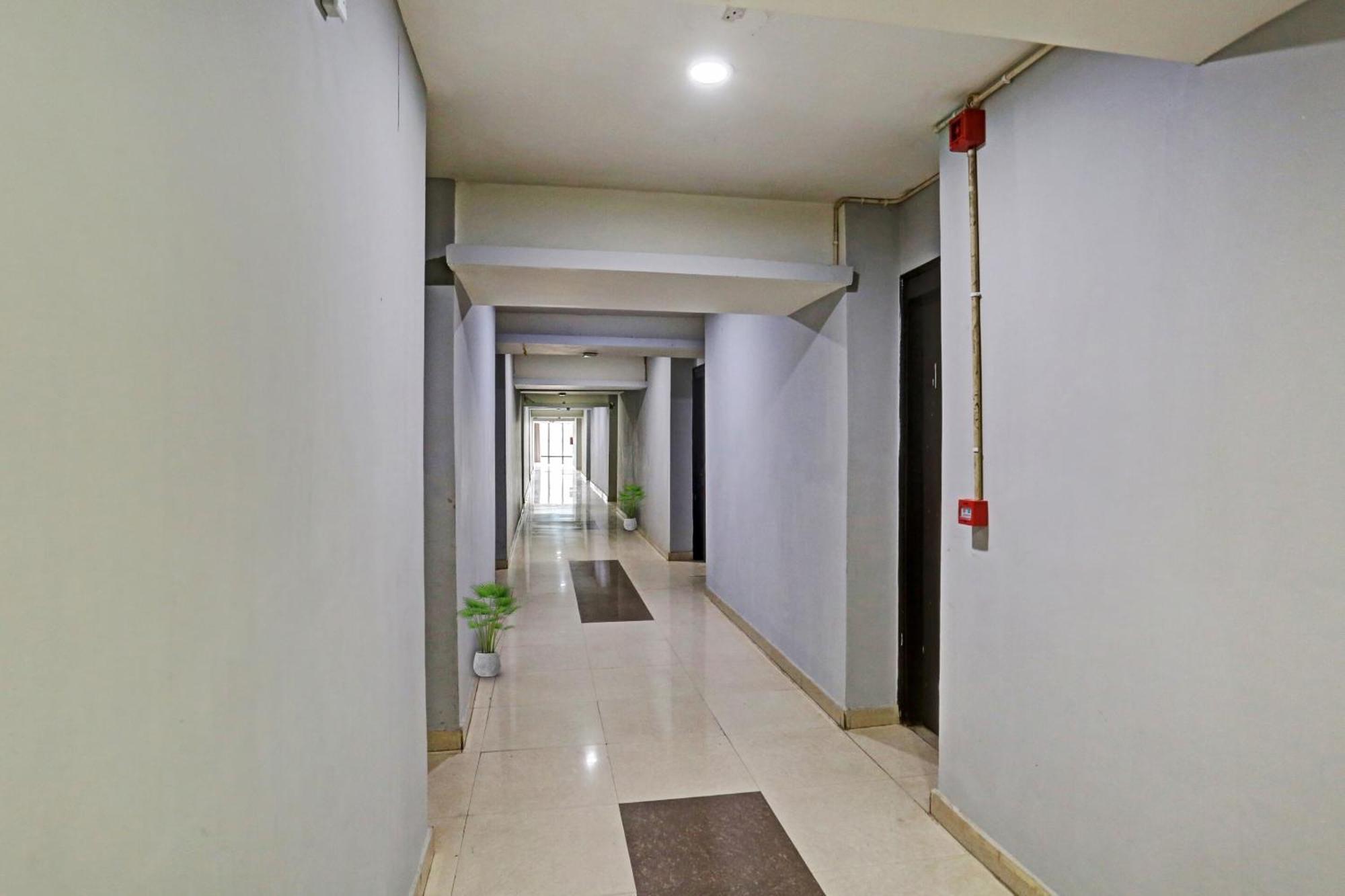 Oyo Flagship Red Near V3s Mall 3* Nova Deli