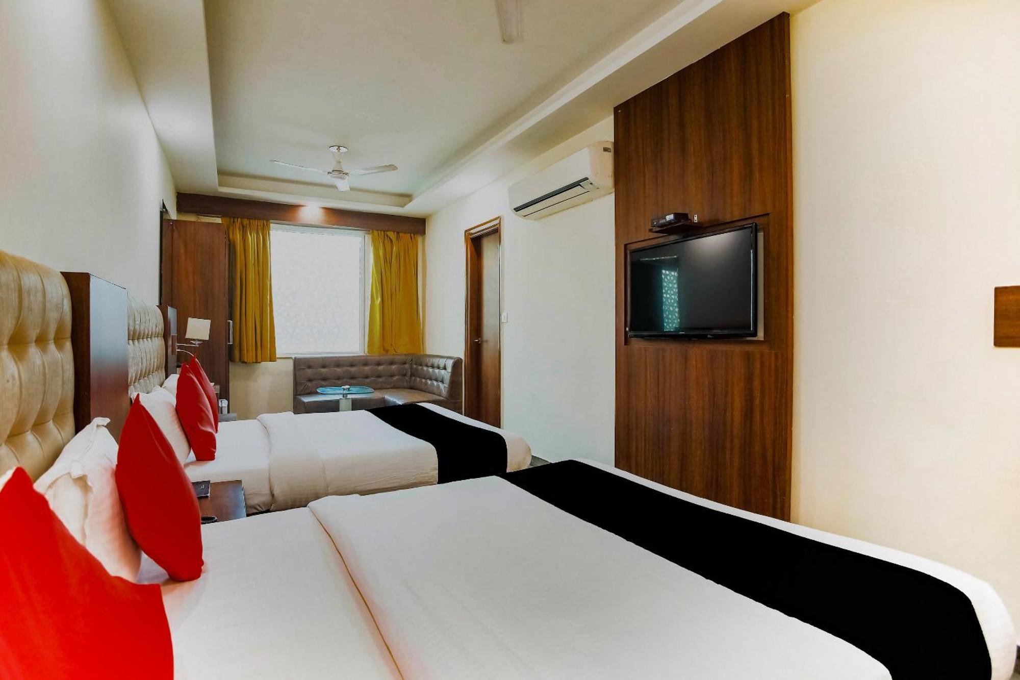 Hotel Collection O The Kailash Dev 3*
