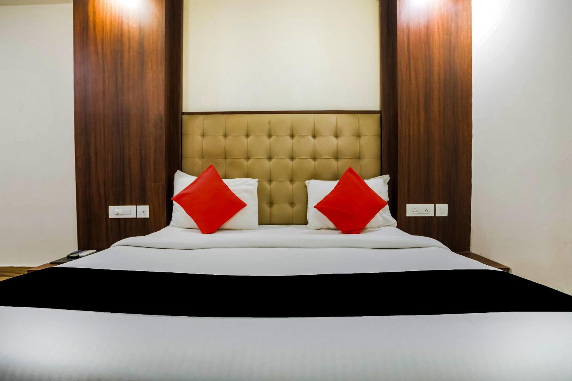 Collection O The Kailash Dev 3* New Delhi
