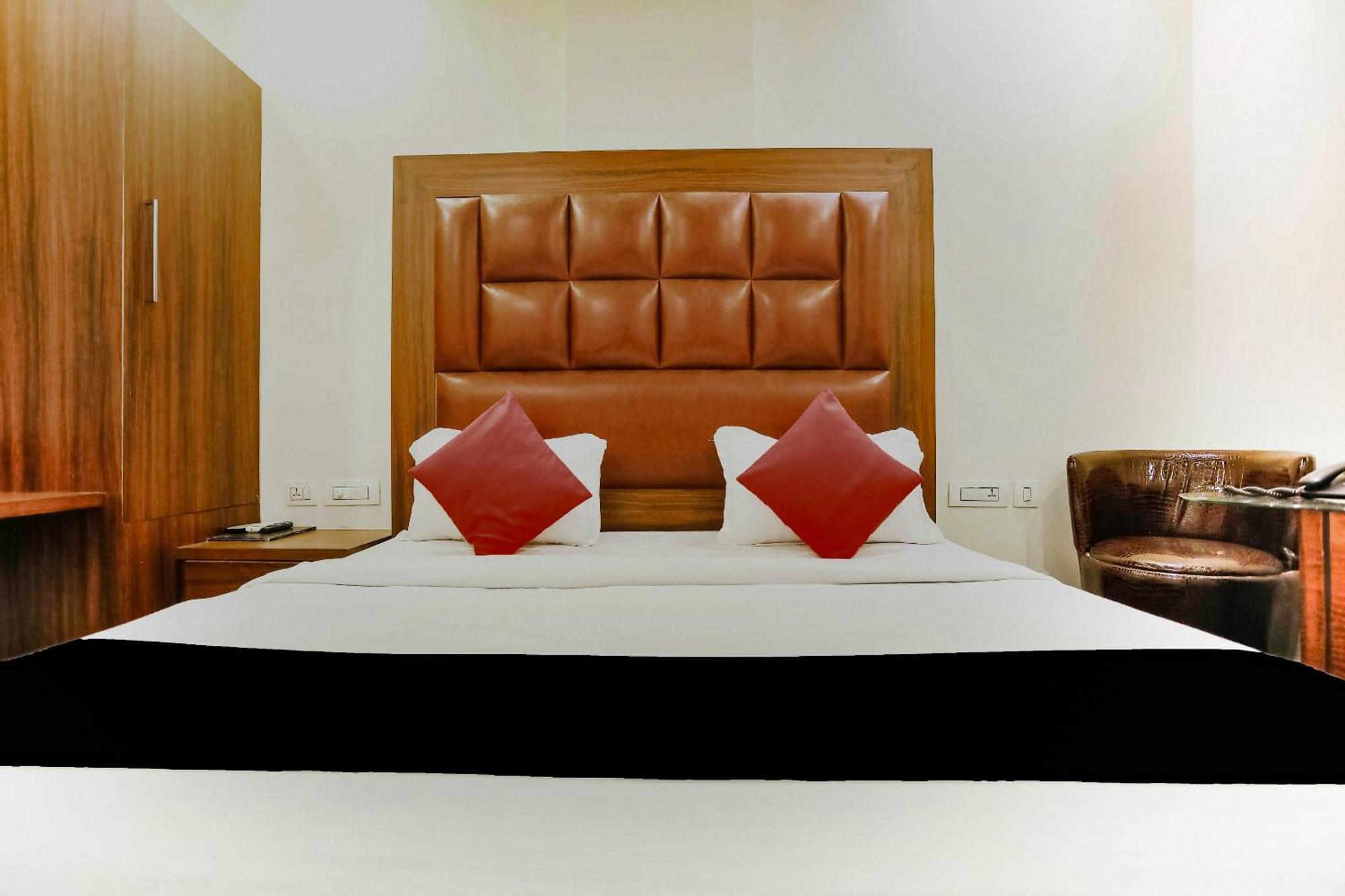 Collection O The Kailash Dev Hotel 3*
